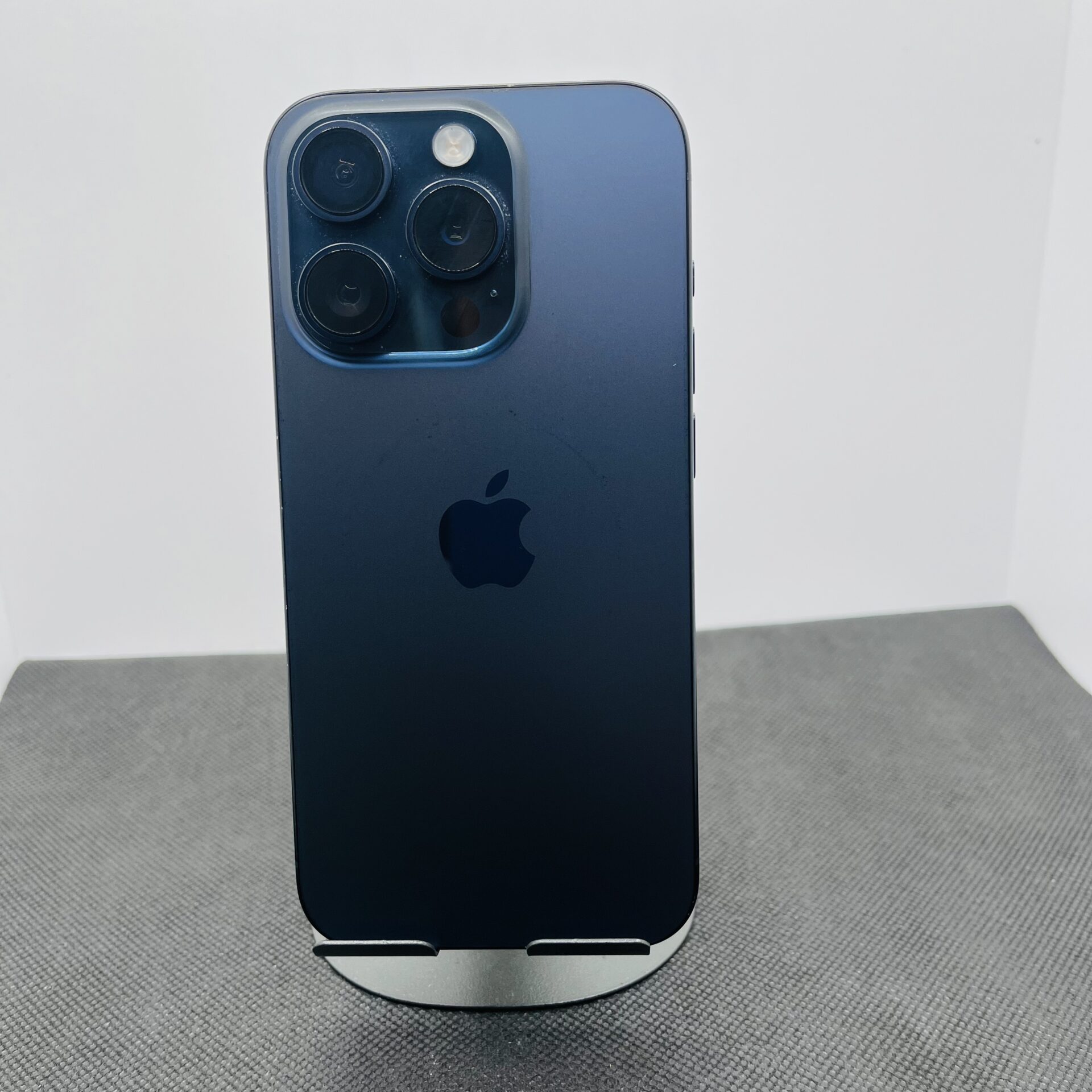 Apple iPhone 15 Pro 256GB Blue Titanium (Condition: Good) - Image 7