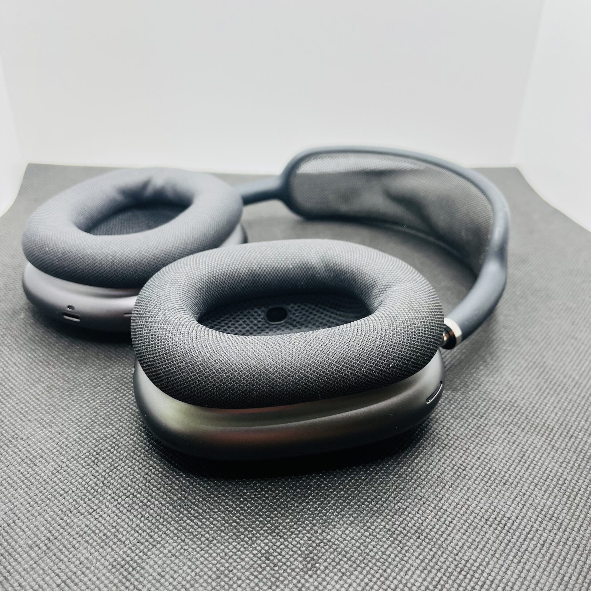 Apple AirPods Max Midnight (Condition: Good) - Image 6