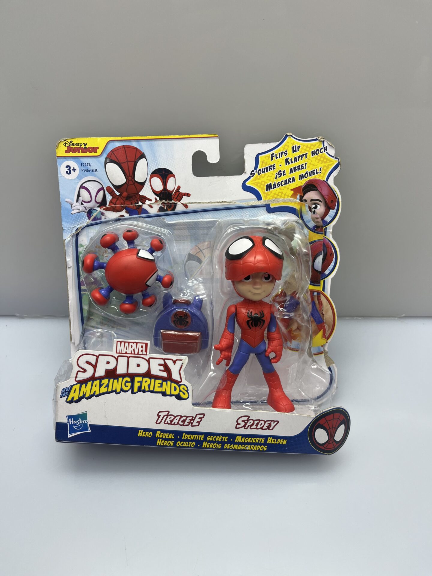 COMBO DEAL: 1x Spider-man 2099 Across the Spiderverse Mask + 1x Spider-Man Across the Spider-Verse Miles Morales Web Shot Slinger and Mask + Marvel Spidey and His Amazing Friends Trace-E/Spidey + 1x Spider-Man Walkie Talkie Set + 1x Marvel Spidey and His Amazing Friends 20 piece mini Maxi Puzzle (Condition: Good) - Image 8