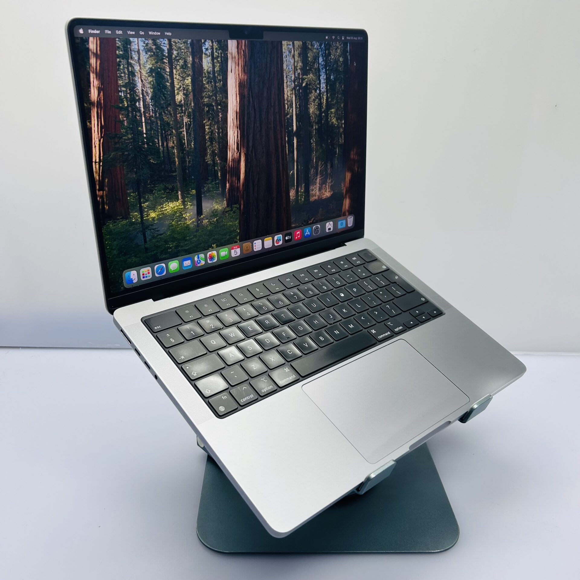 Apple MacBook Pro 14-inch "M3" 8 CPU/10 GPU (2023) 8GB RAM 512GB SSD Space Gray (Condition: Good) - Image 3