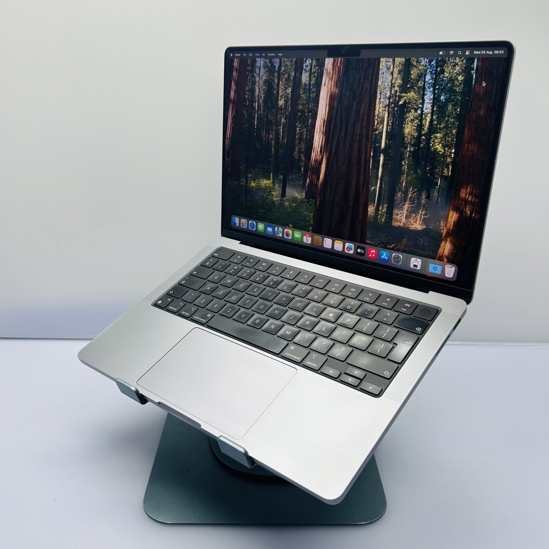 Apple MacBook Pro 14-inch "M3" 8 CPU/10 GPU (2023) 8GB RAM 512GB SSD Space Gray (Condition: Good) - Image 4