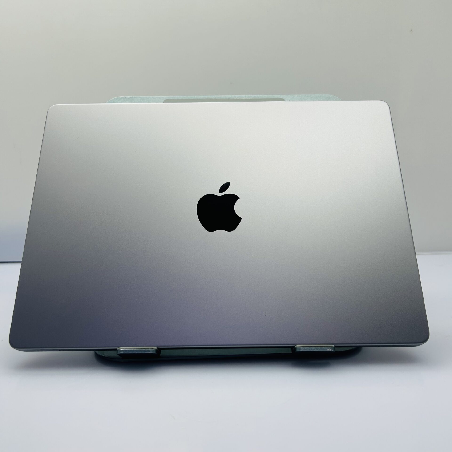 Apple MacBook Pro 14-inch "M3" 8 CPU/10 GPU (2023) 8GB RAM 512GB SSD Space Gray (Condition: Good) - Image 5