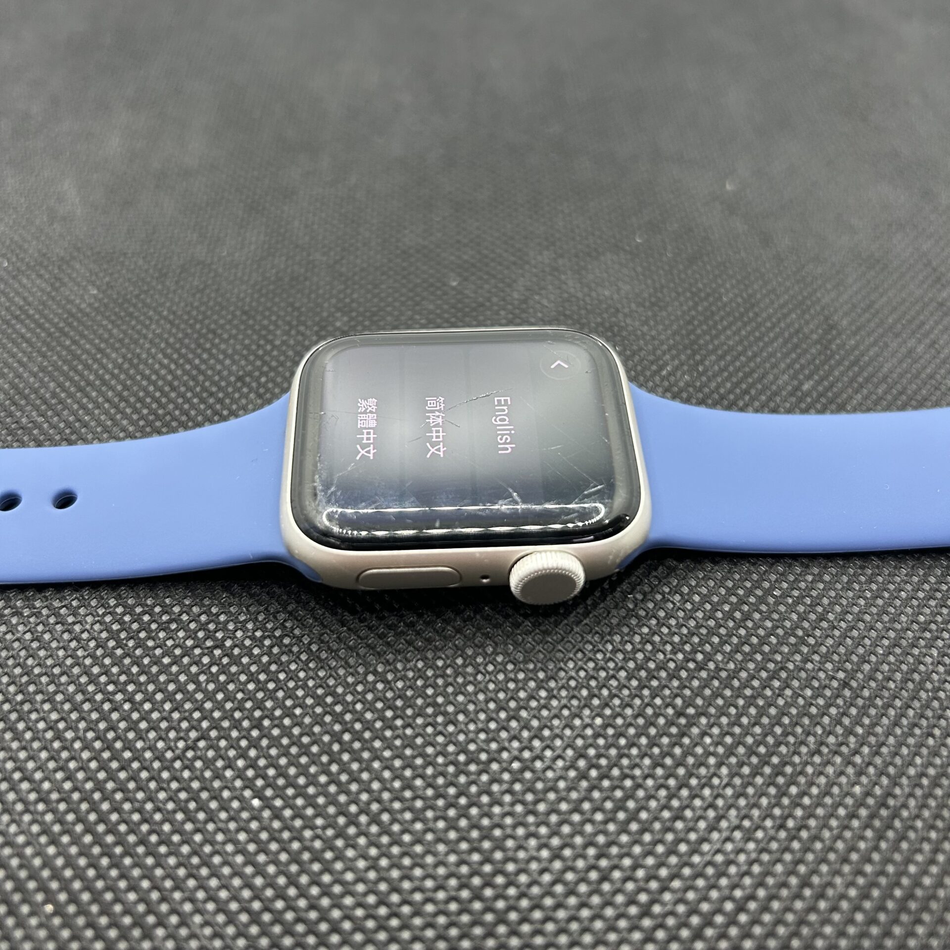 Apple Watch SE 2 GPS 40mm Starlight With Blue Straps (Condition: Fair) - Image 4