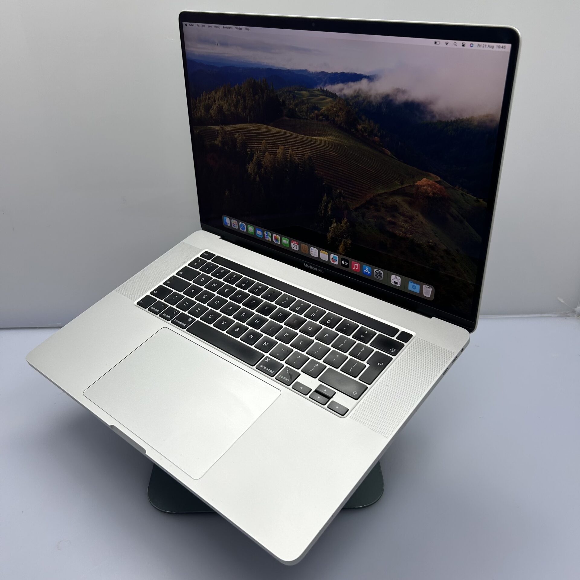 Apple MacBook Pro 16-inch "Core i9" (Touchbar/2019) 2.3GHz 16GB RAM 1TB SSD Silver (Condition: Good) - Image 4