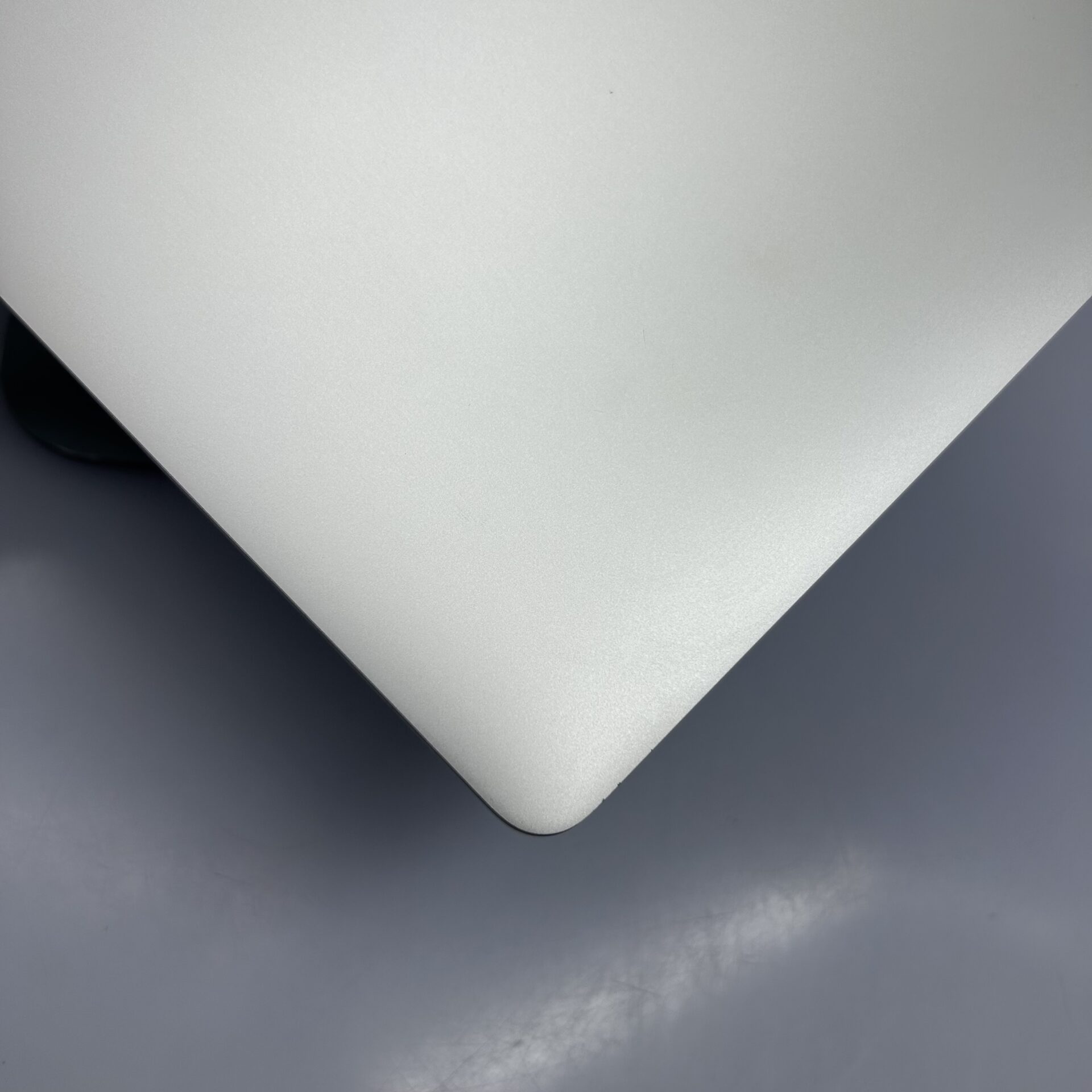 Apple MacBook Pro 16-inch "Core i9" (Touchbar/2019) 2.3GHz 16GB RAM 1TB SSD Silver (Condition: Good) - Image 5
