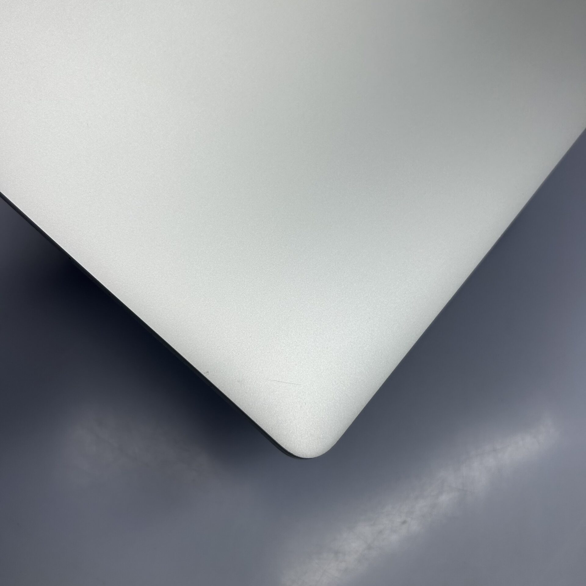 Apple MacBook Pro 16-inch "Core i9" (Touchbar/2019) 2.3GHz 16GB RAM 1TB SSD Silver (Condition: Good) - Image 6