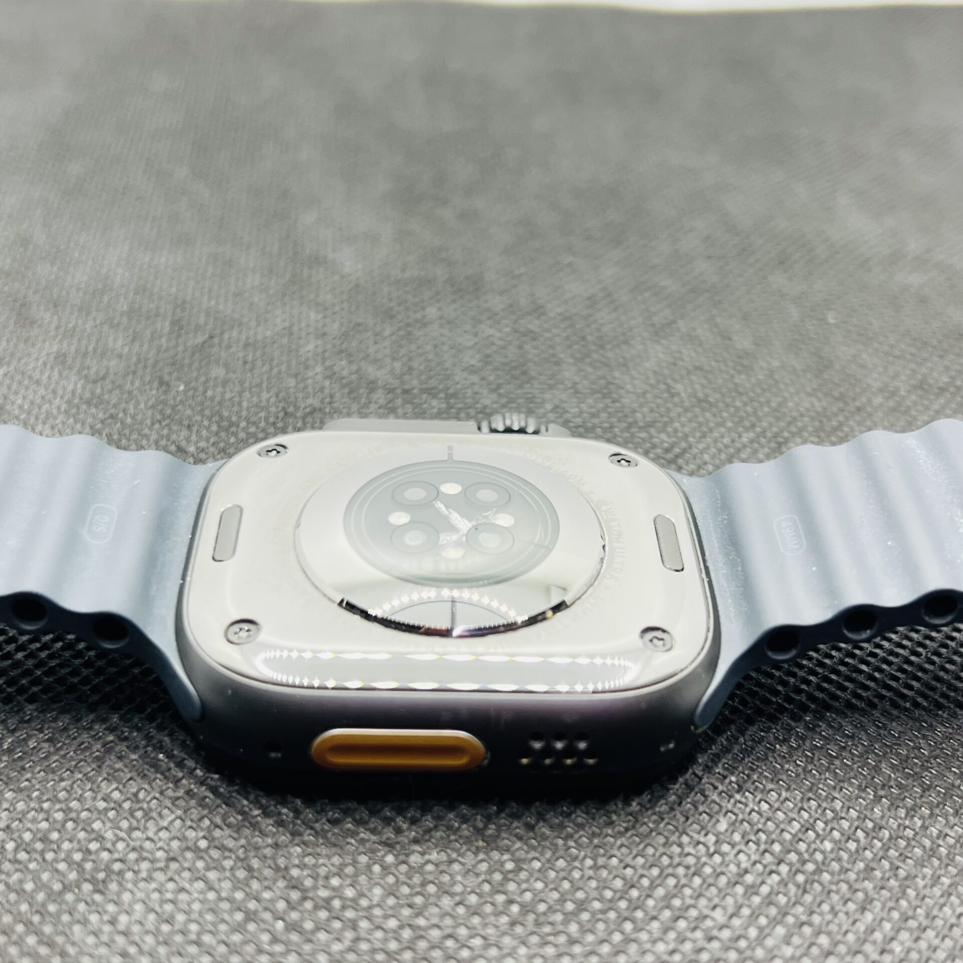 Apple Watch Ultra 3 49mm LTE Black Titanium - Cracked Casing (Condition: Good) - Image 7