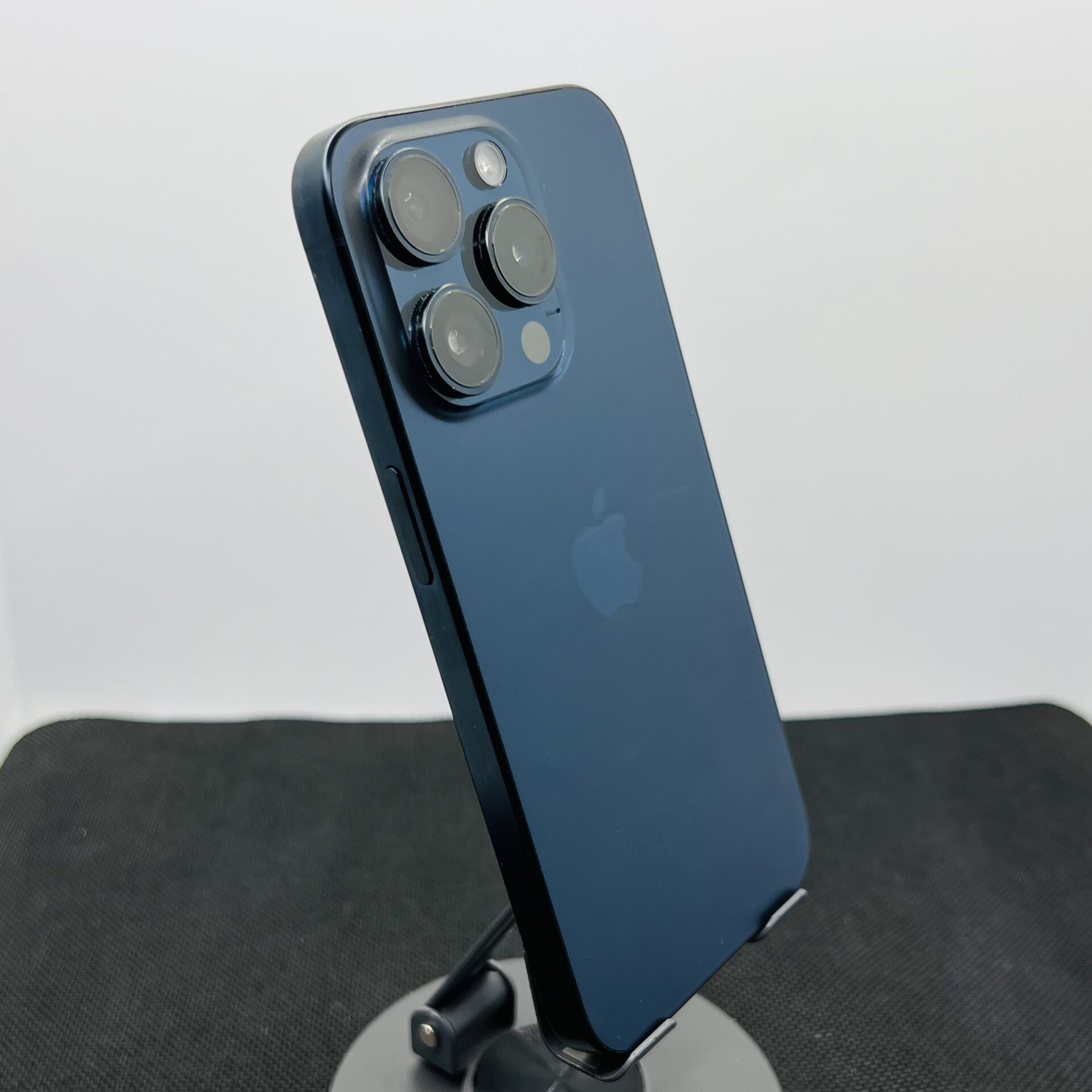 Apple iPhone 15 Pro 128GB Blue Titanium (Condition: Good) - Image 9
