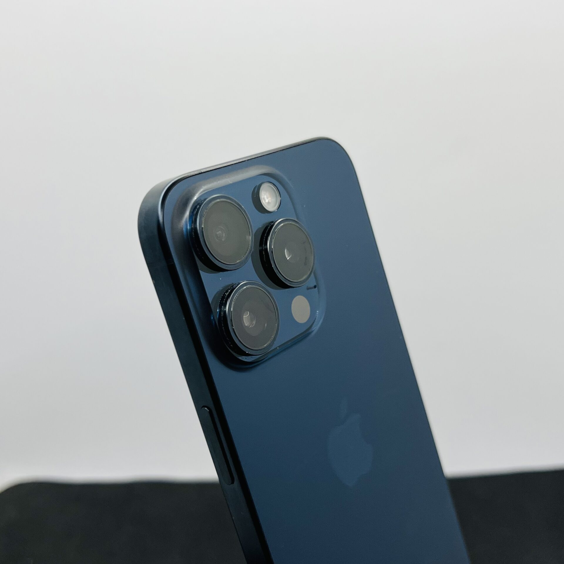 Apple iPhone 15 Pro 128GB Blue Titanium (Condition: Good) - Image 10