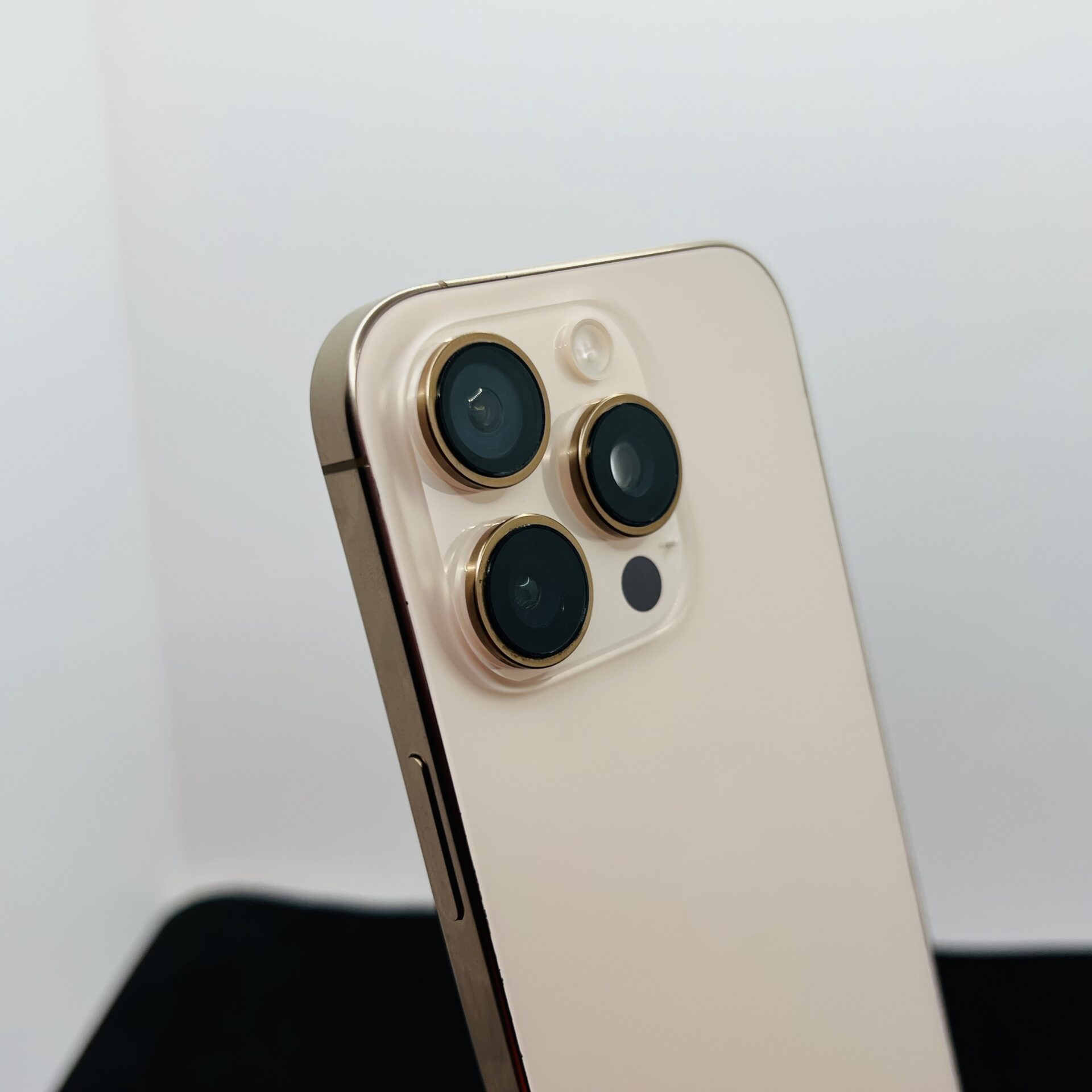 Apple iPhone 16 Pro 256GB Desert Titanium (Condition: Good) - Image 11
