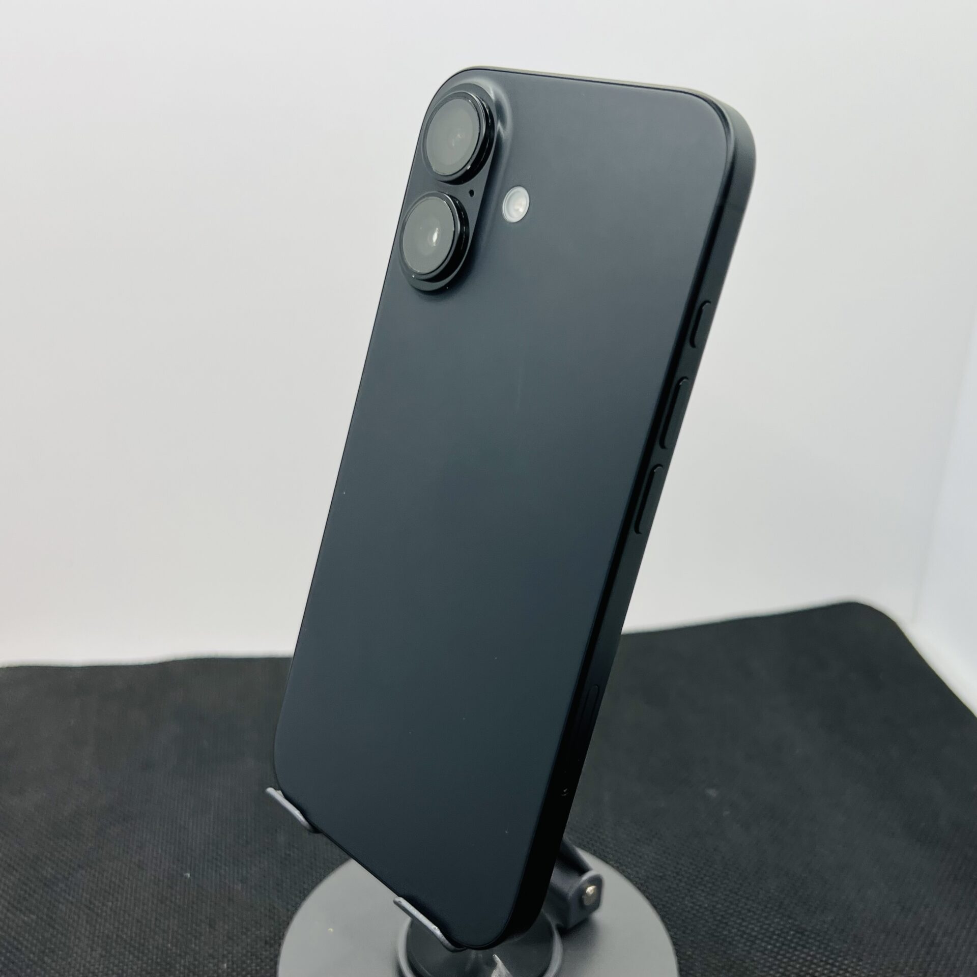 Apple iPhone 16 128GB Black (Condition: Good) - Image 8