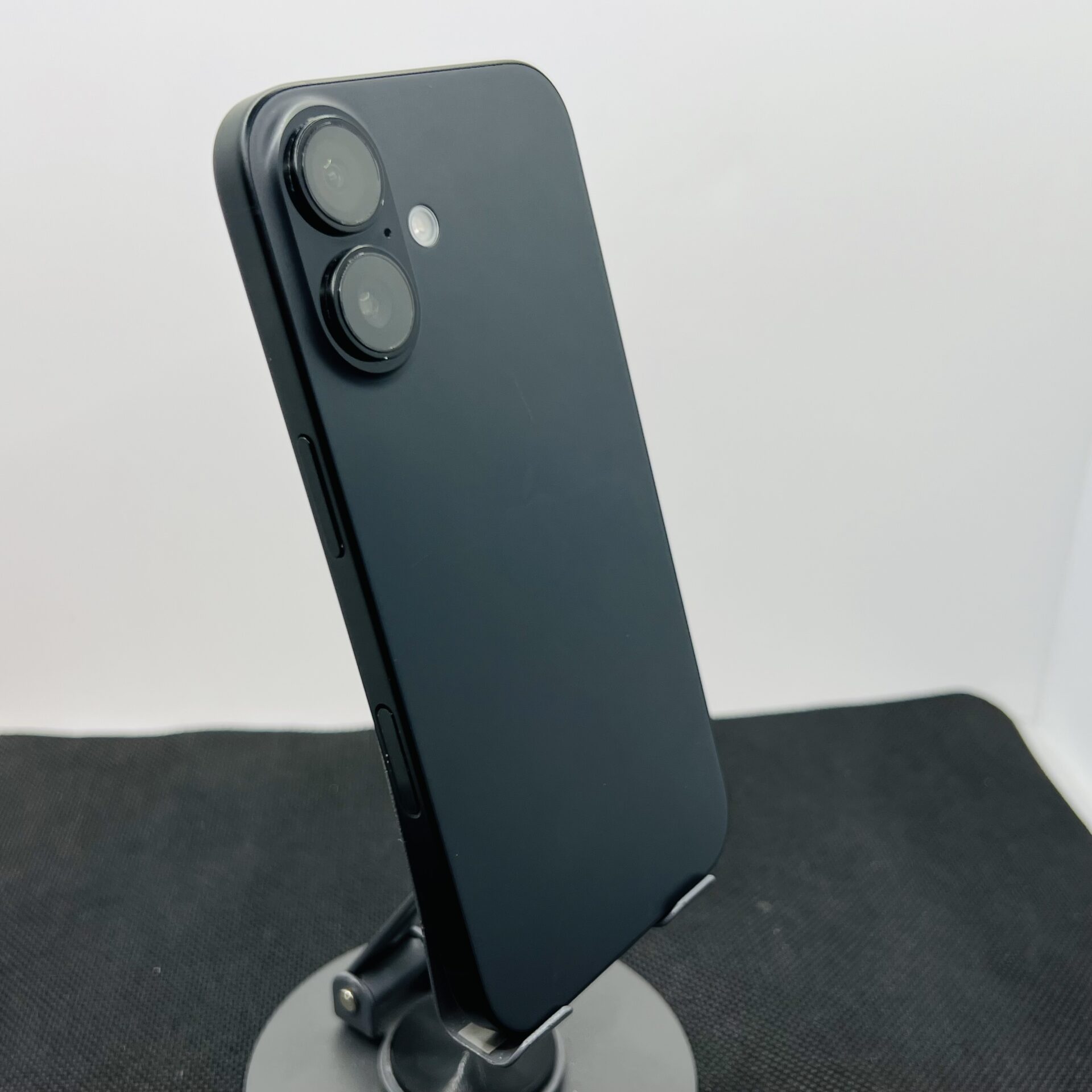 Apple iPhone 16 128GB Black (Condition: Good) - Image 9