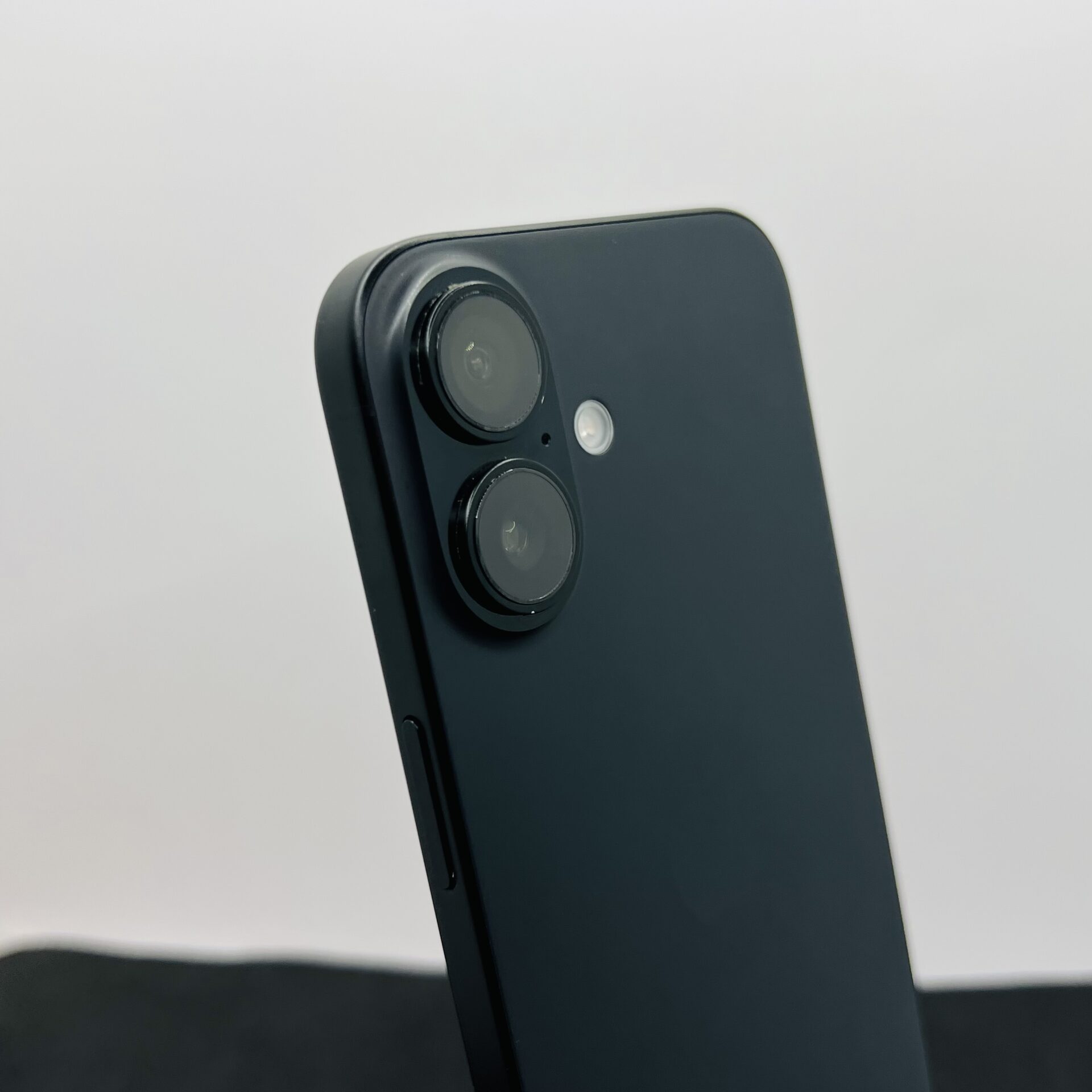 Apple iPhone 16 128GB Black (Condition: Good) - Image 10