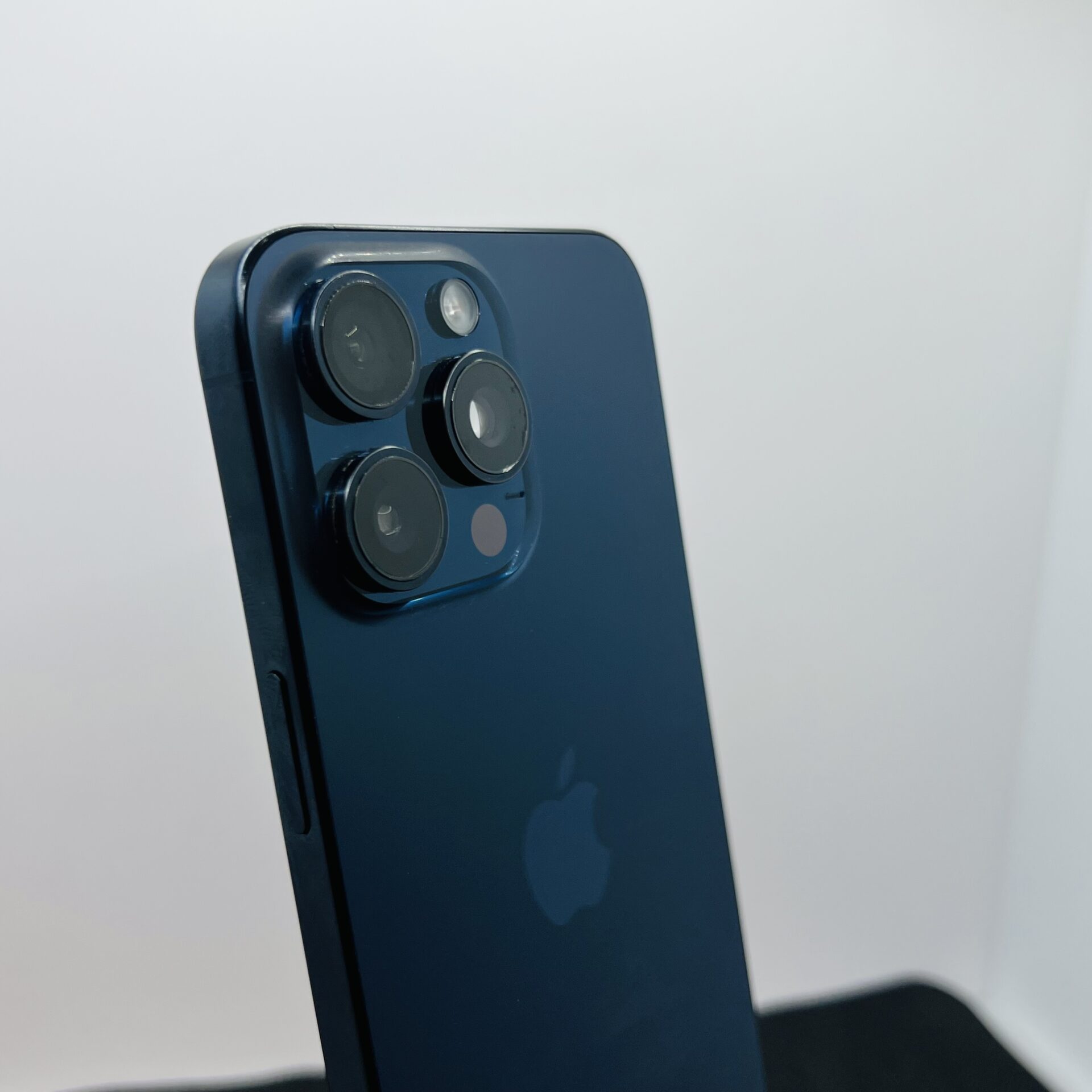 Apple iPhone 15 Pro Max 256GB Blue Titanium - Face ID Not Working (Condition: Good) - Image 10
