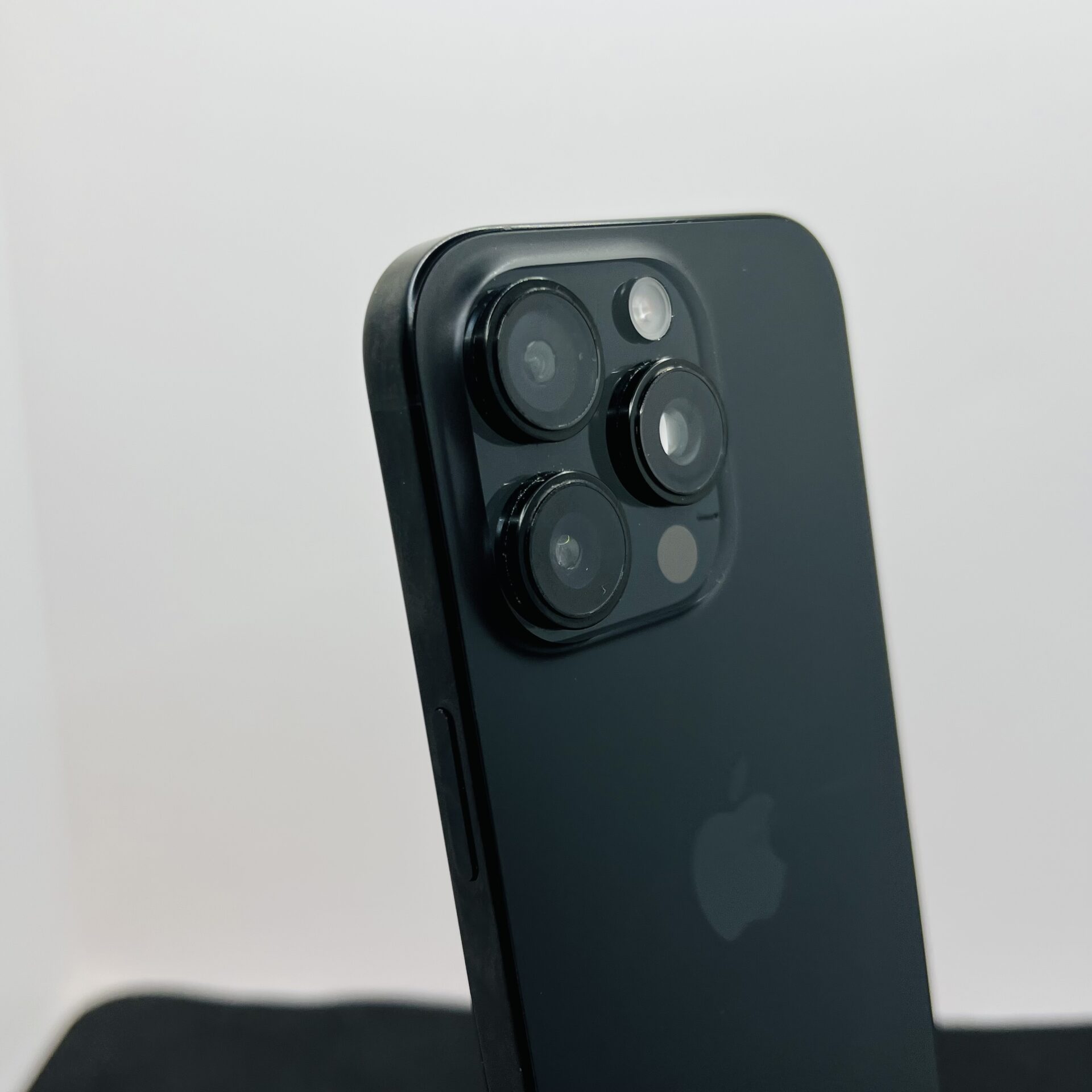 Apple iPhone 16 Pro 128GB Black Titanium (Condition: Good) - Image 11