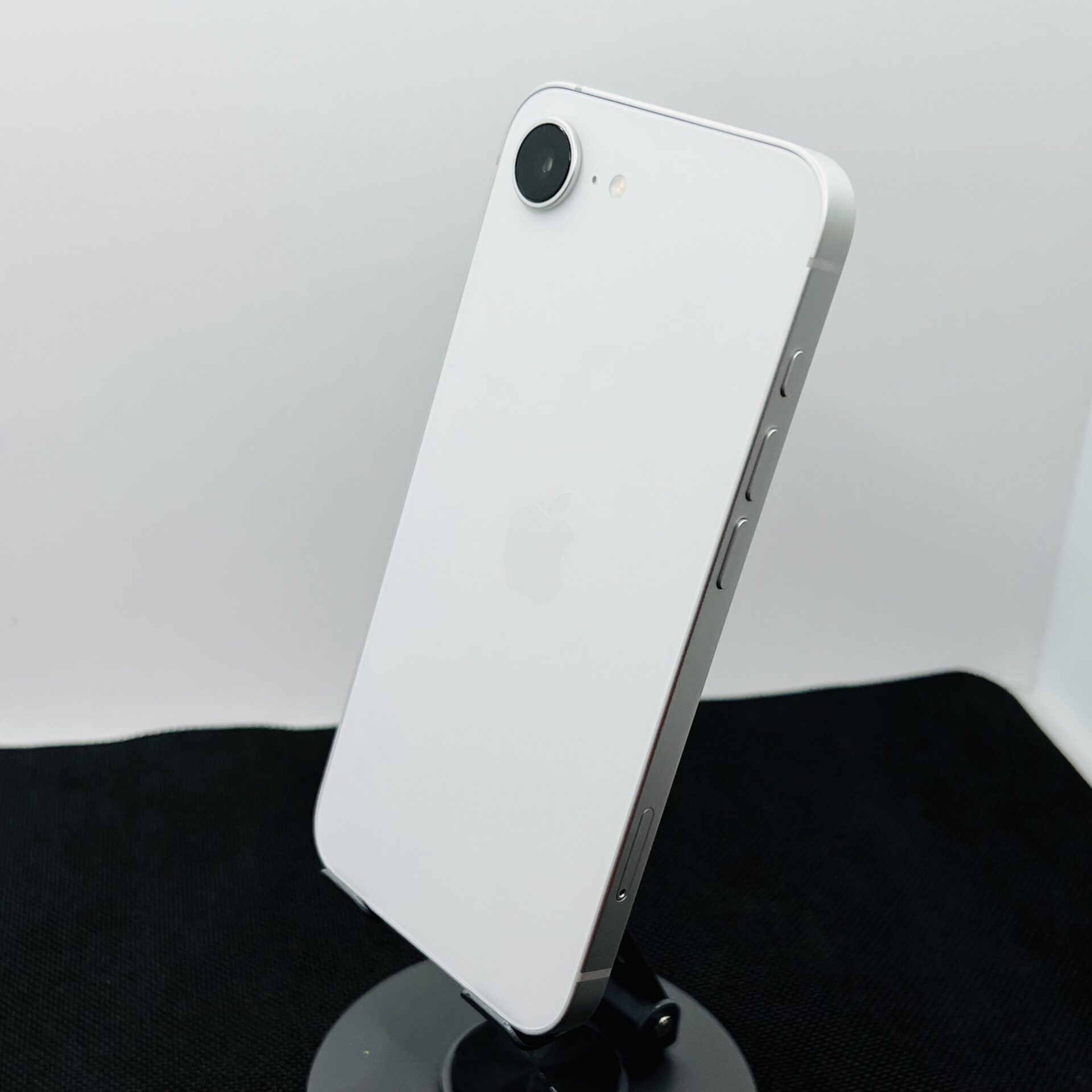 Apple iPhone 17e 512GB White (Condition: Pristine) - Image 8