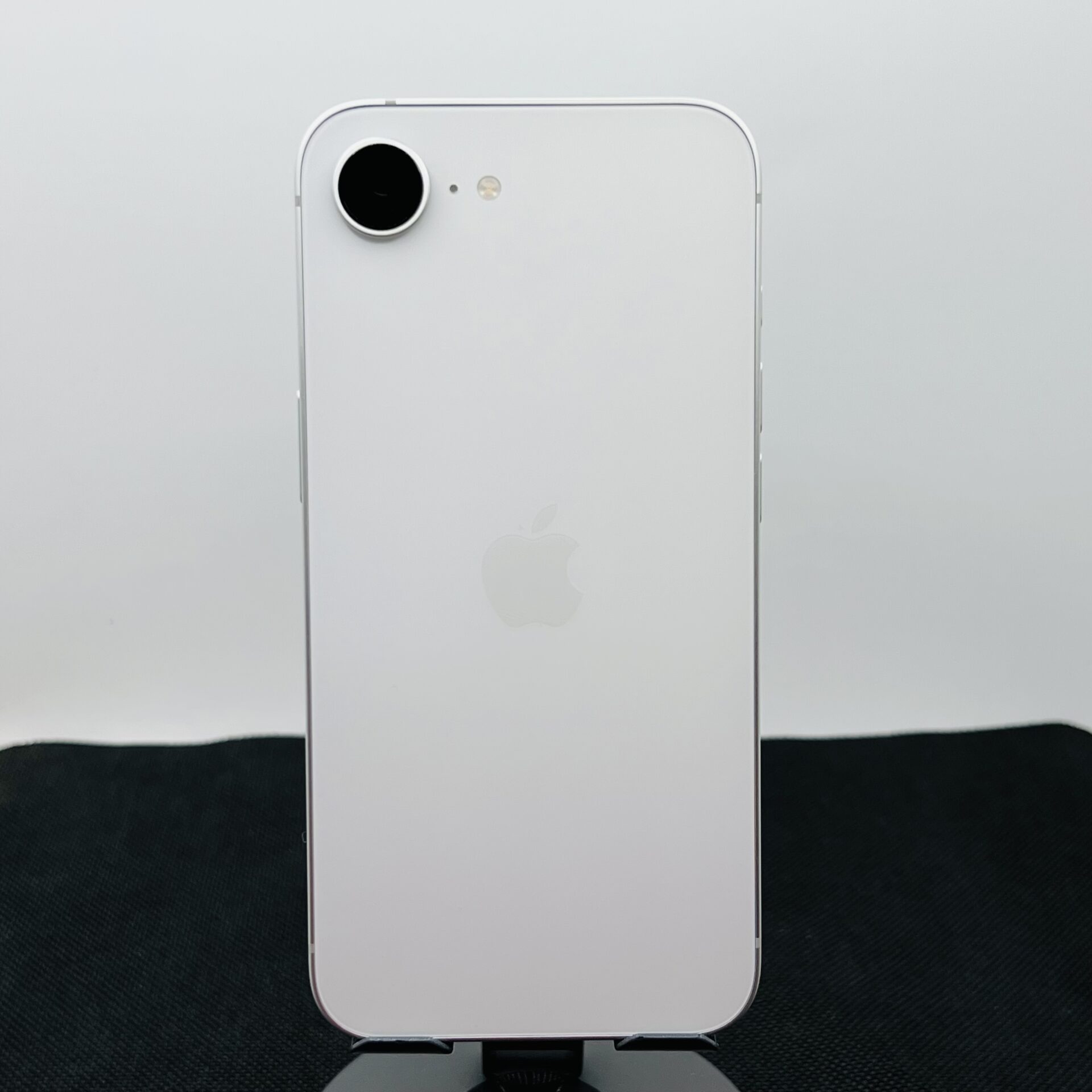 Apple iPhone 17e 512GB White (Condition: Pristine) - Image 9