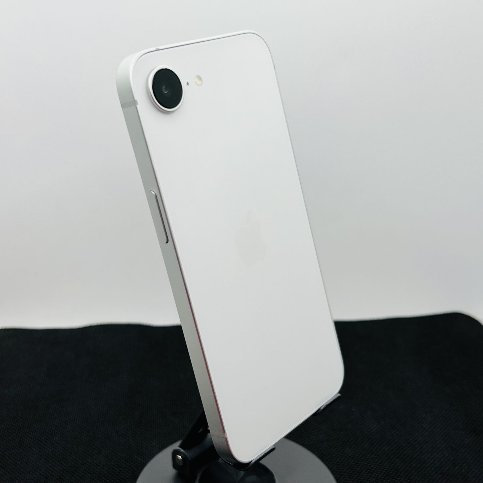 Apple iPhone 17e 512GB White (Condition: Pristine) - Image 10