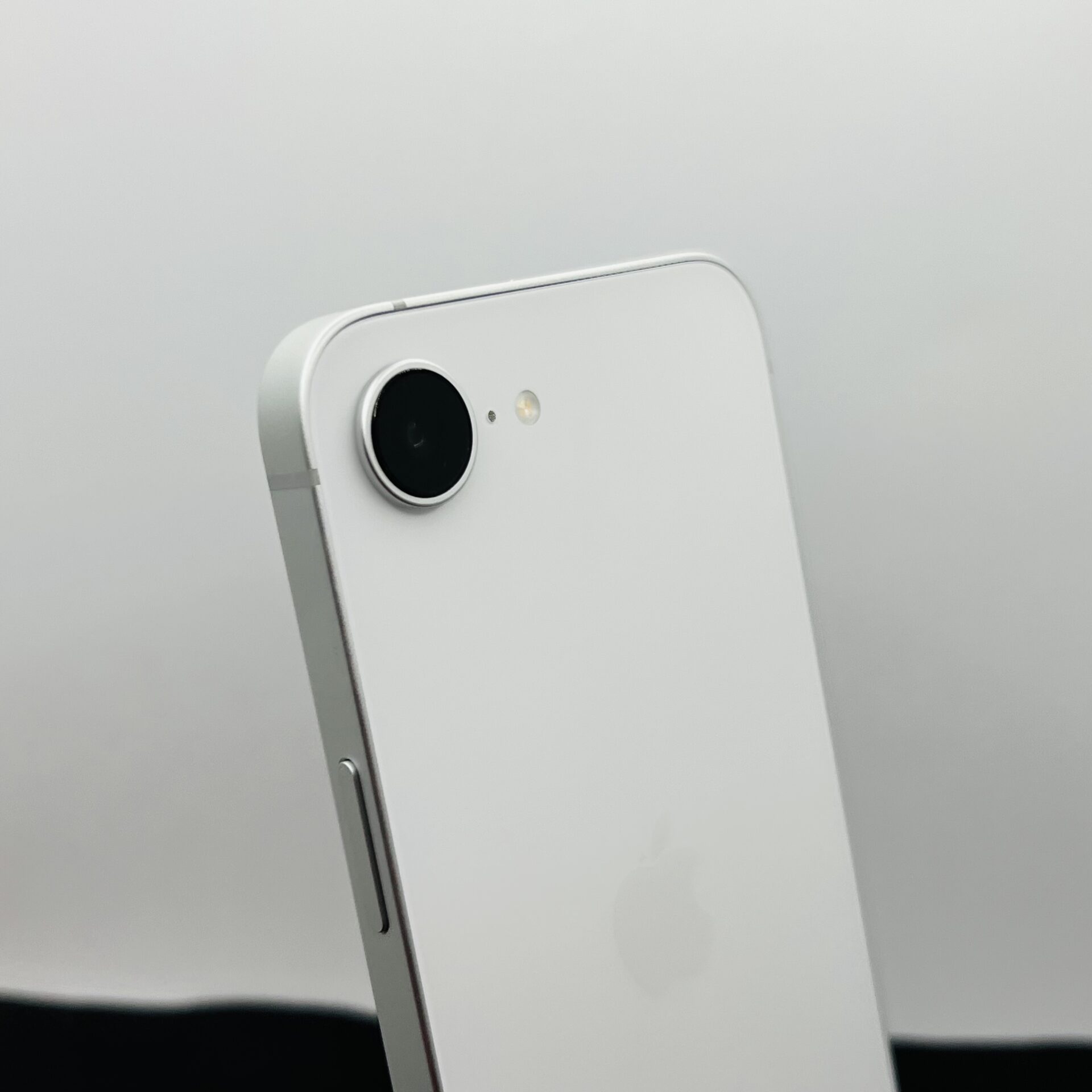 Apple iPhone 17e 512GB White (Condition: Pristine) - Image 11