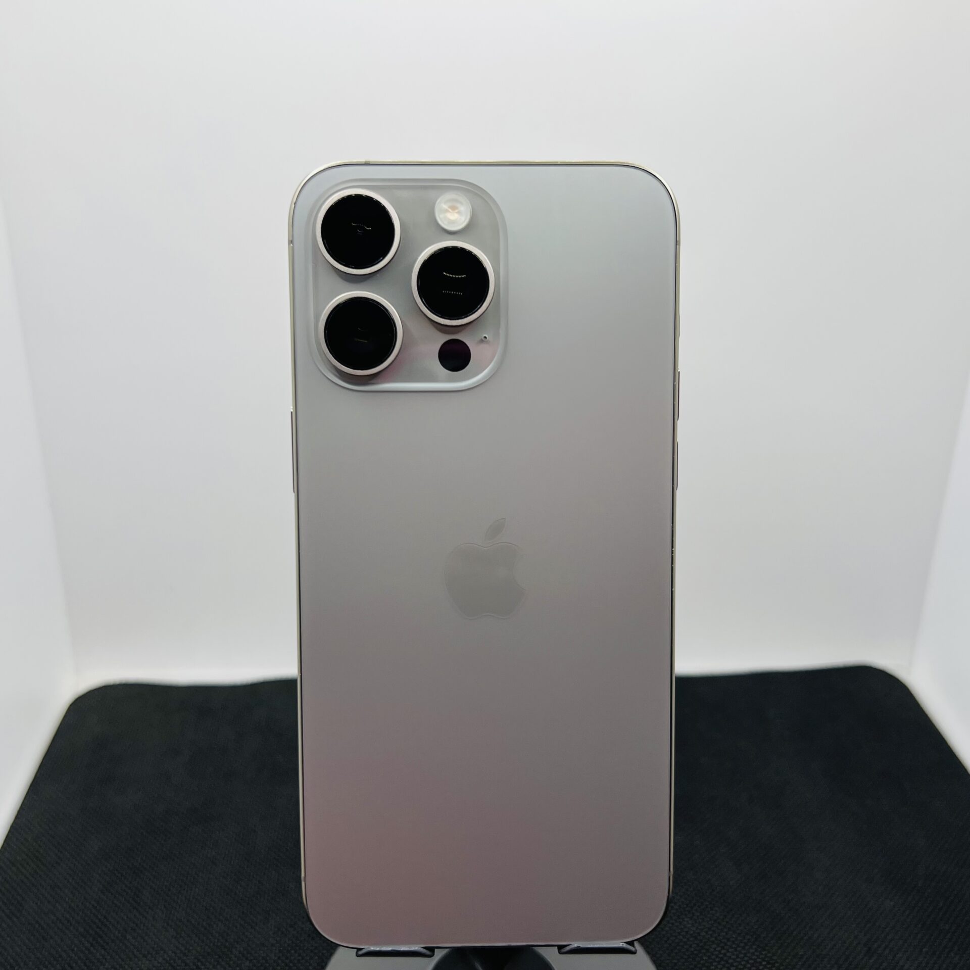 Apple iPhone 15 Pro Max 256GB Natural Titanium (Condition: Good) - Image 9
