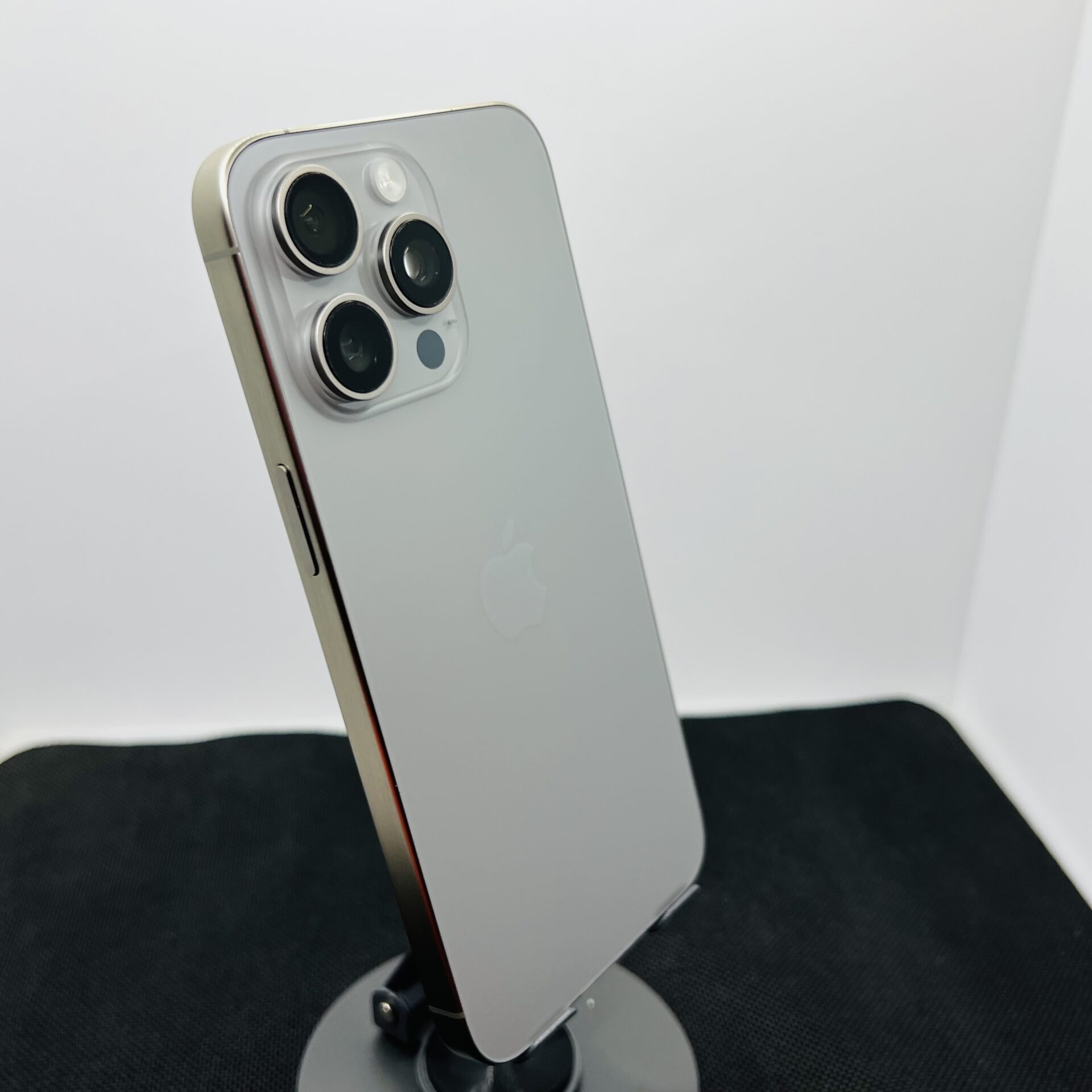 Apple iPhone 15 Pro Max 256GB Natural Titanium (Condition: Good) - Image 10