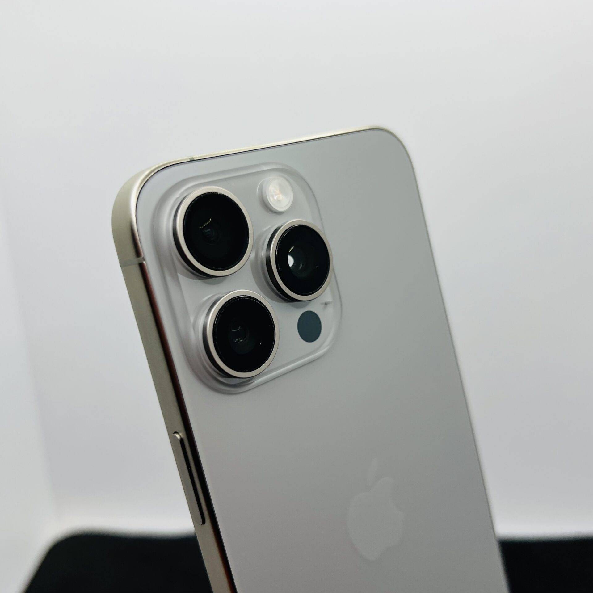 Apple iPhone 15 Pro Max 256GB Natural Titanium (Condition: Good) - Image 11