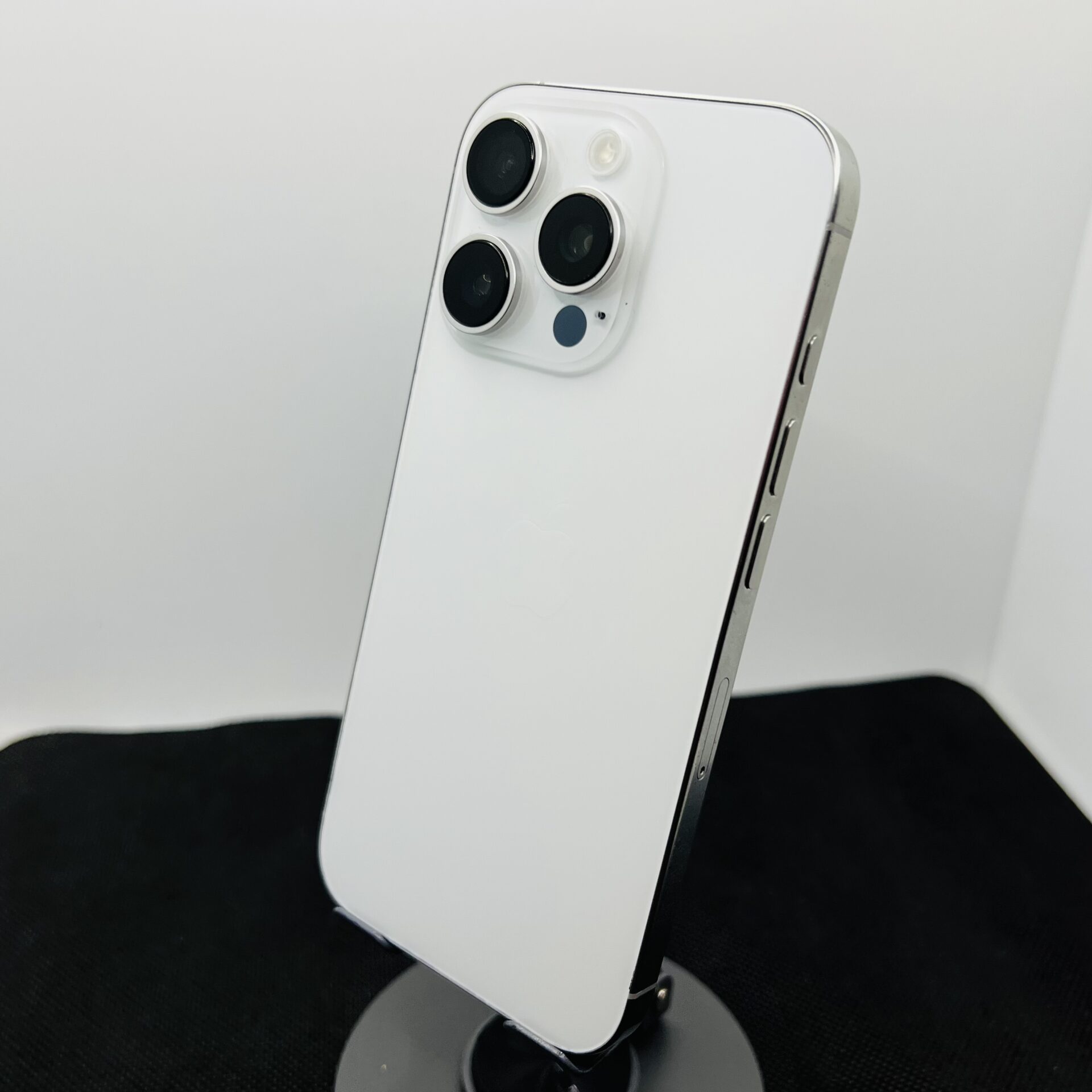 Apple iPhone 16 Pro 512GB White Titanium (Condition: Good) - Image 10