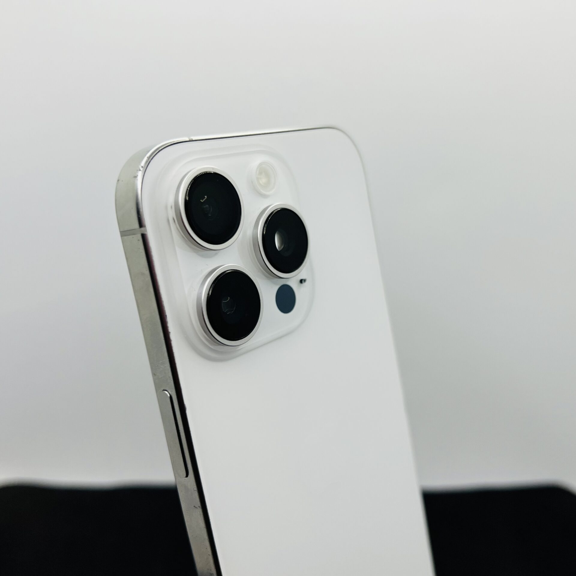 Apple iPhone 16 Pro 512GB White Titanium (Condition: Good) - Image 12
