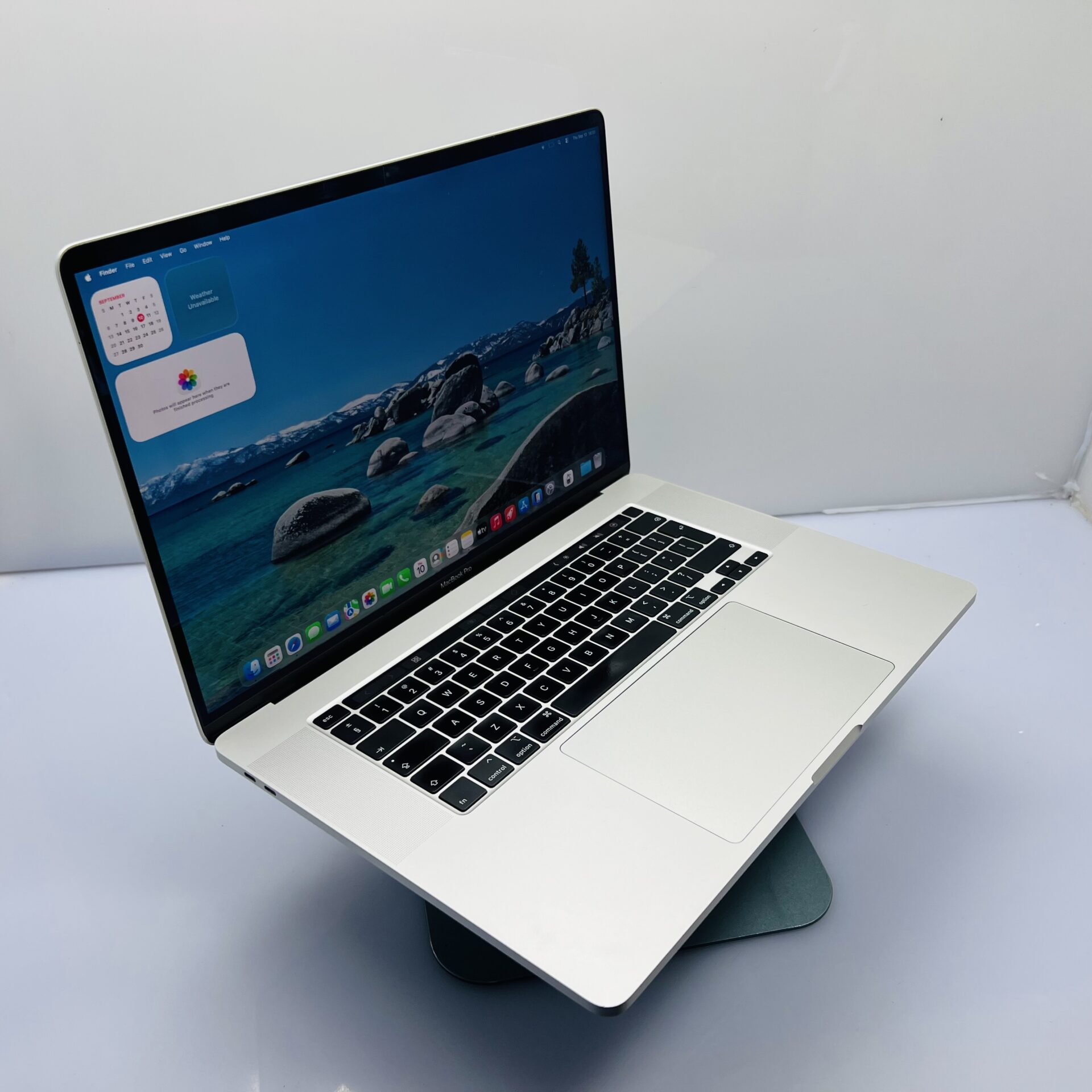 Apple MacBook Pro 16-inch “Core i9” (Touchbar/2019) 2.3GHz 16GB RAM 1TB SSD Silver - Cracked LCD (Condition: Good) - Image 3