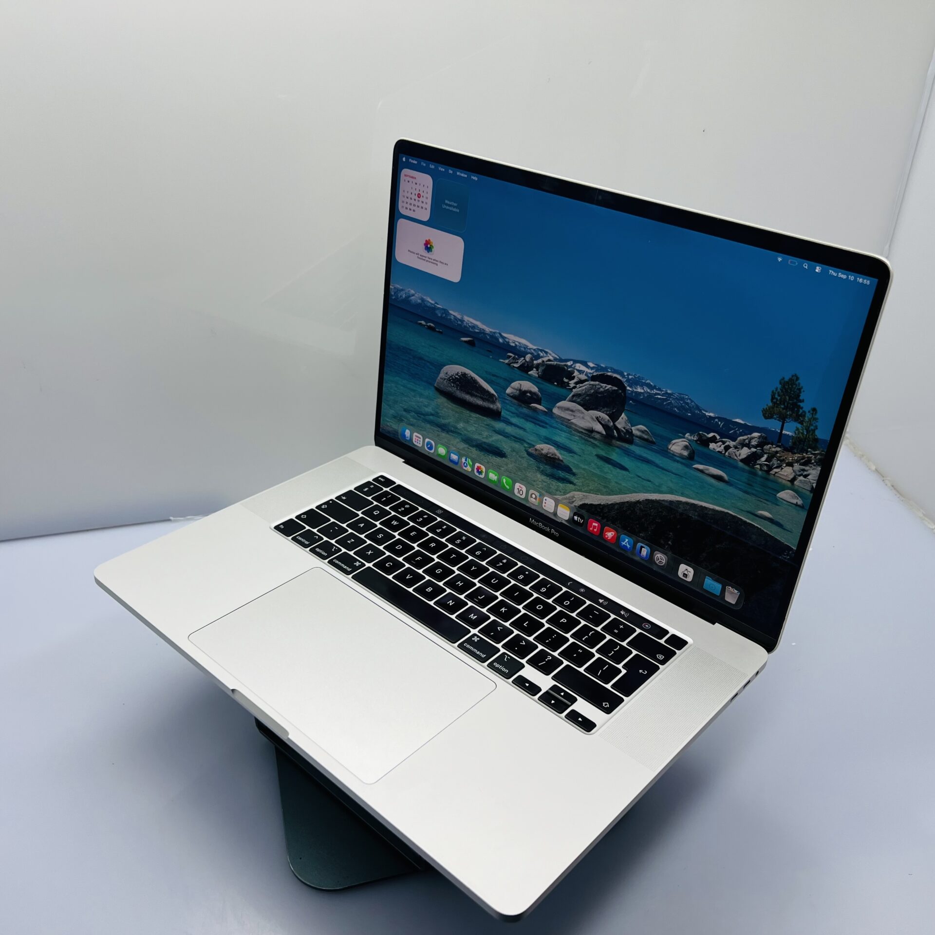 Apple MacBook Pro 16-inch “Core i9” (Touchbar/2019) 2.3GHz 16GB RAM 1TB SSD Silver - Cracked LCD (Condition: Good) - Image 4
