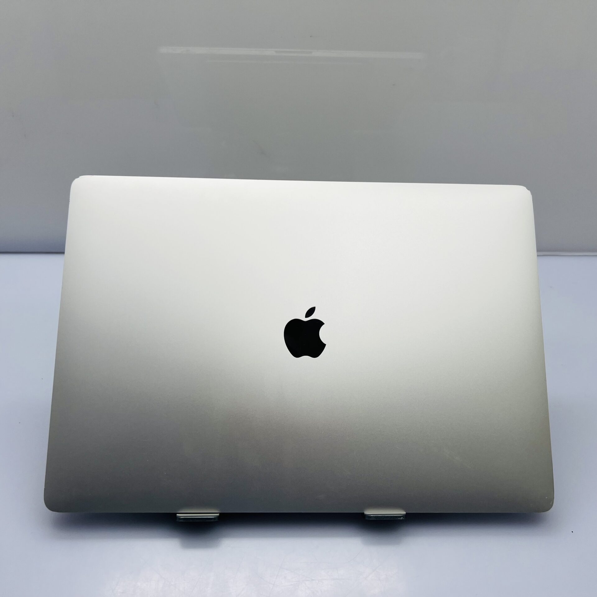 Apple MacBook Pro 16-inch “Core i9” (Touchbar/2019) 2.3GHz 16GB RAM 1TB SSD Silver - Cracked LCD (Condition: Good) - Image 5