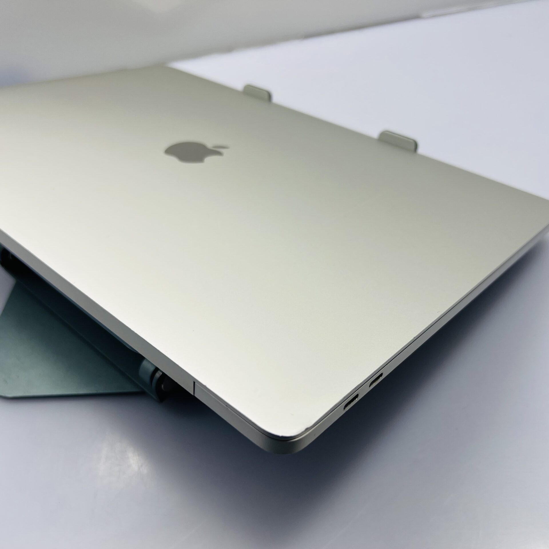 Apple MacBook Pro 16-inch “Core i9” (Touchbar/2019) 2.3GHz 16GB RAM 1TB SSD Silver - Cracked LCD (Condition: Good) - Image 10
