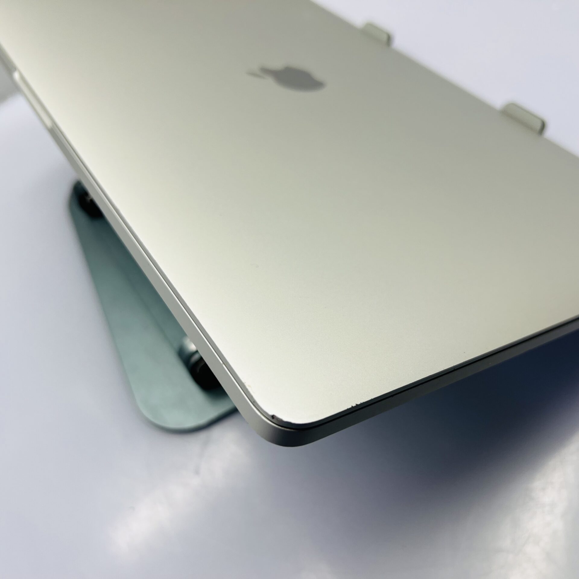 Apple MacBook Pro 16-inch “Core i9” (Touchbar/2019) 2.3GHz 16GB RAM 1TB SSD Silver - Cracked LCD (Condition: Good) - Image 12