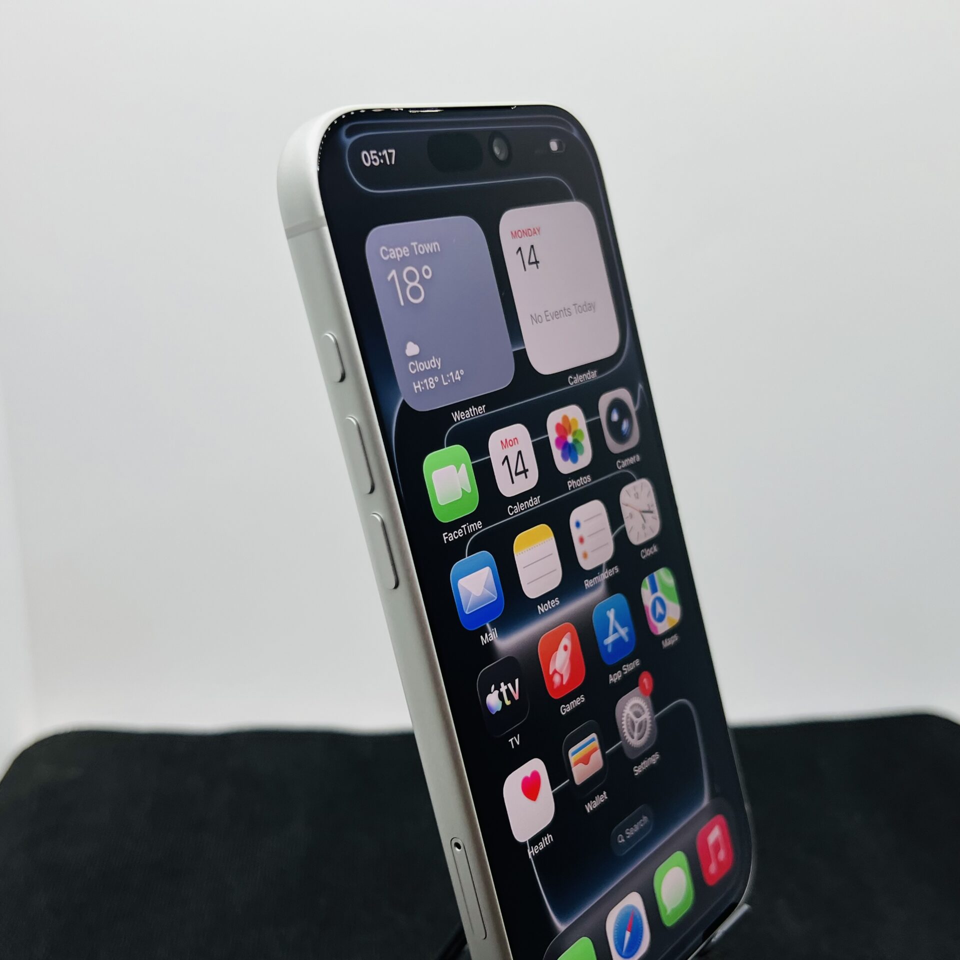 Apple iPhone 17 Pro 256GB Silver (Condition: Excellent) - Image 4
