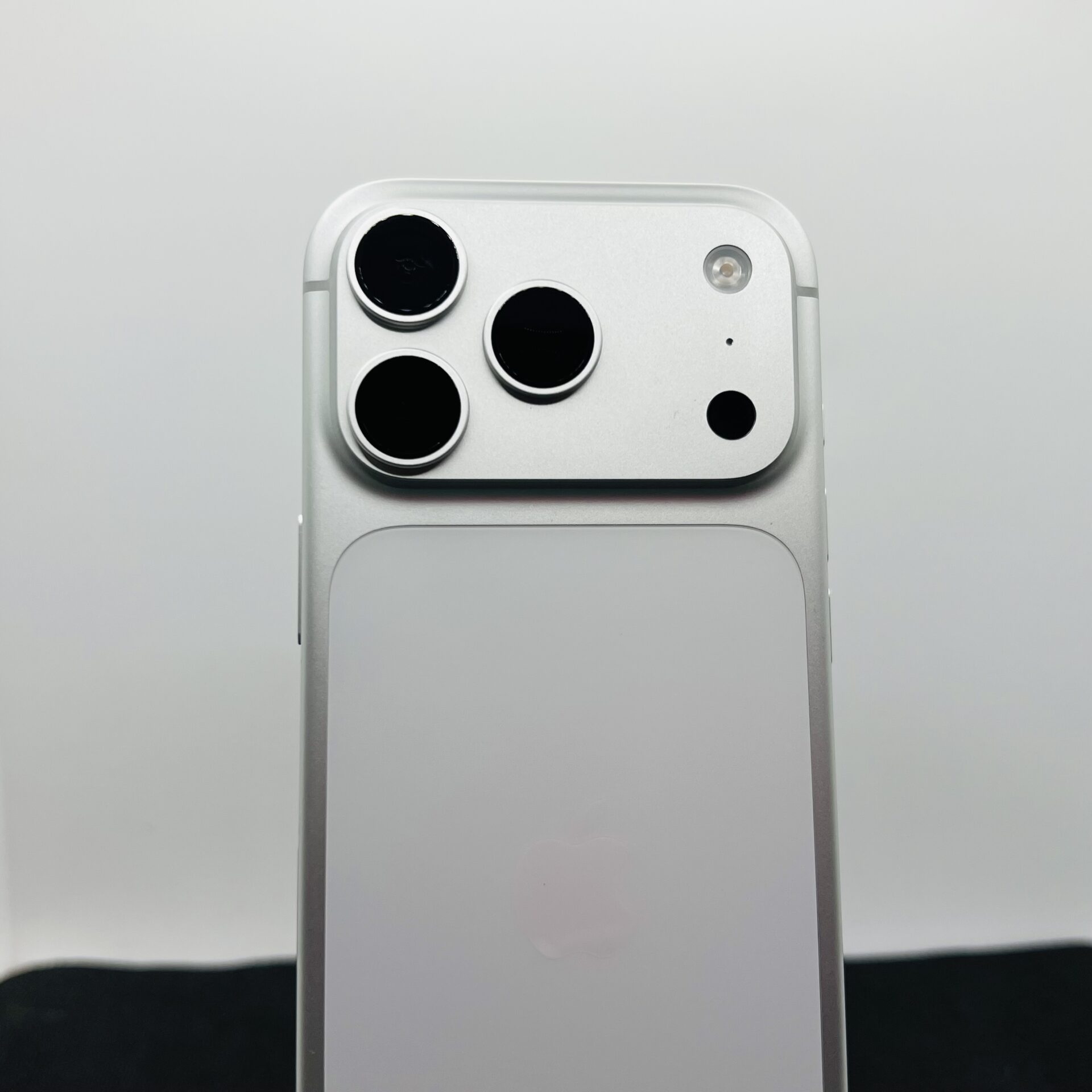Apple iPhone 17 Pro 256GB Silver (Condition: Excellent) - Image 11