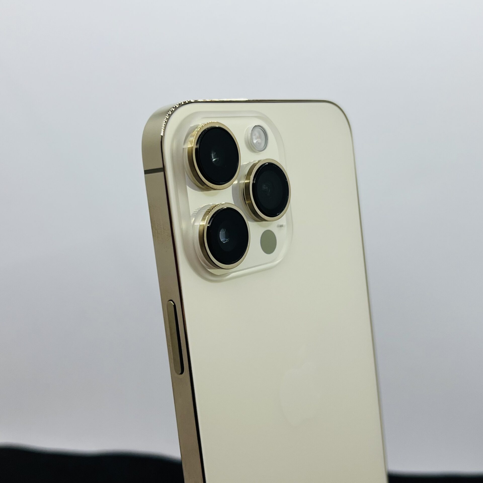 Apple iPhone 14 Pro Max 256GB Gold (Condition: Good) - Image 9
