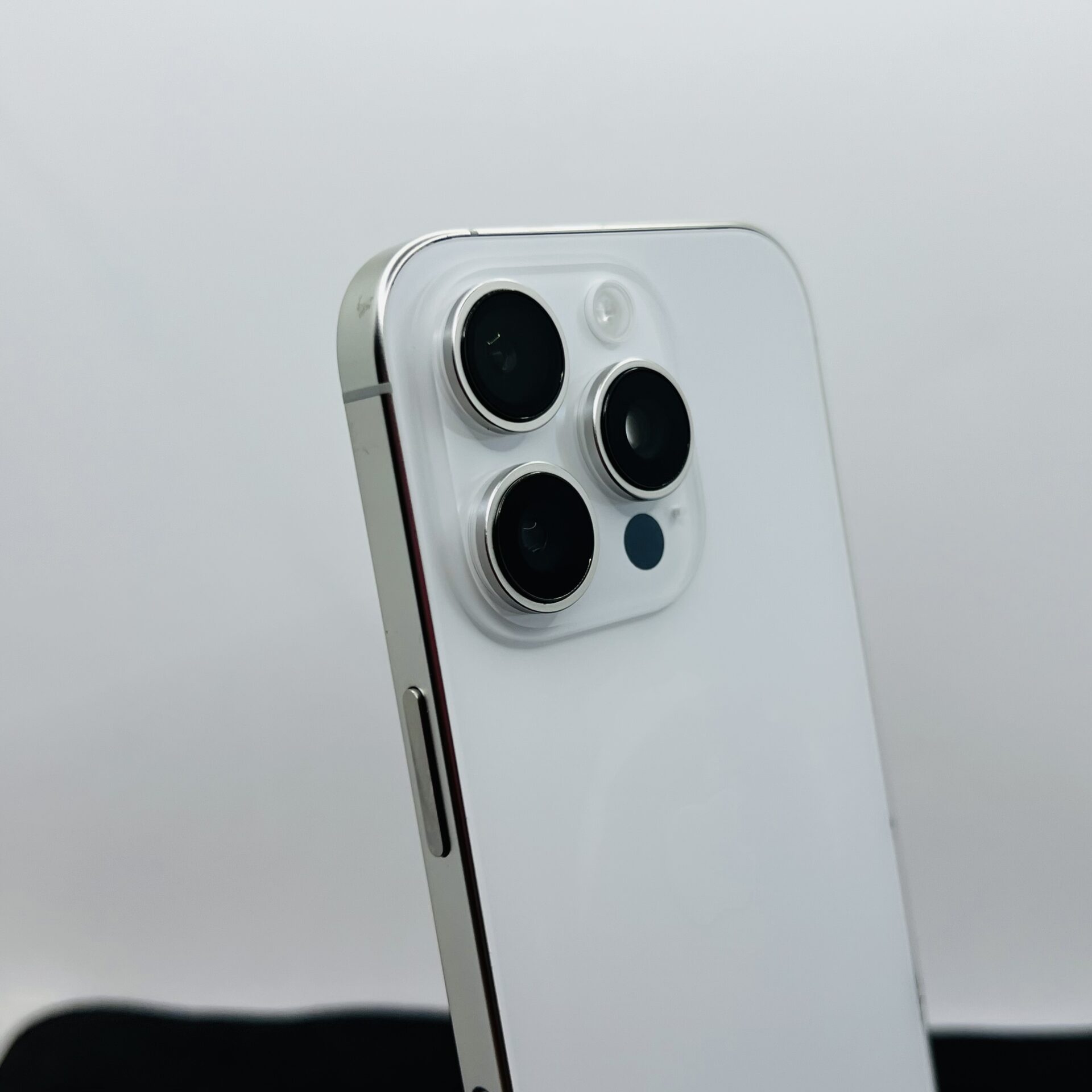 Apple iPhone 16 Pro 256GB White Titanium (Condition: Good) - Image 11