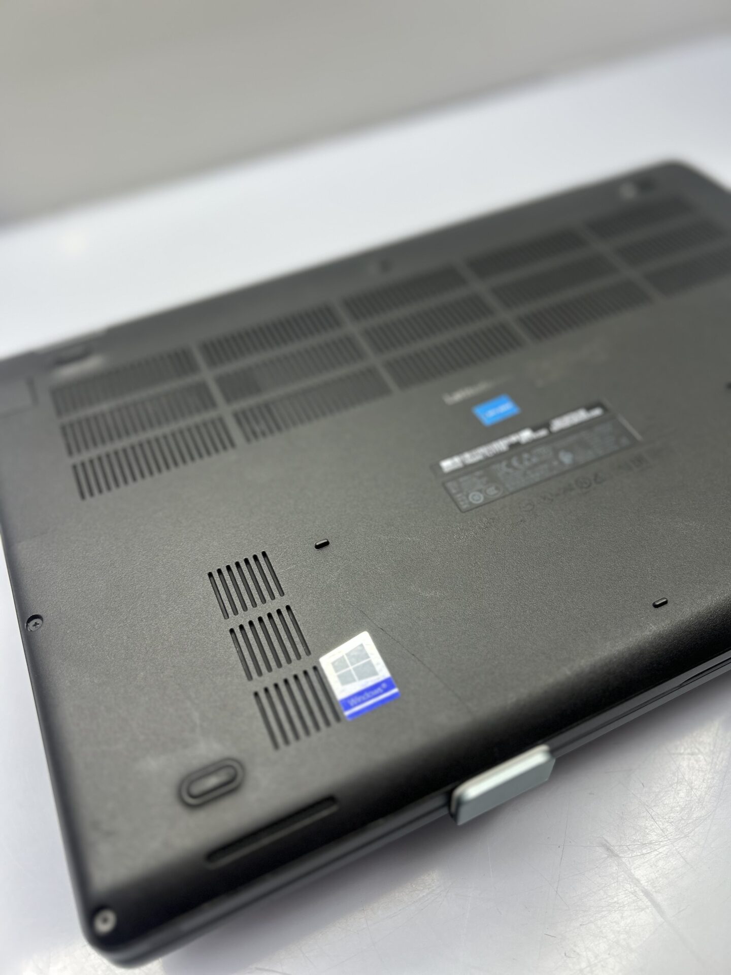 Dell Latitude 5500 "Core i7" 1.90GHz 16GB RAM 512GB SSD Black (Condition: Good) - Image 16