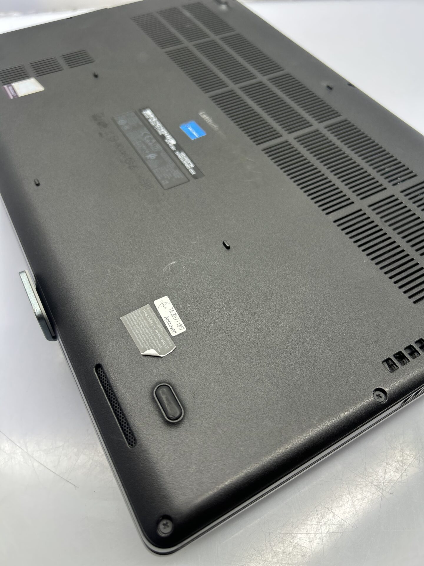 Dell Latitude 5500 "Core i7" 1.90GHz 16GB RAM 512GB SSD Black (Condition: Good) - Image 17