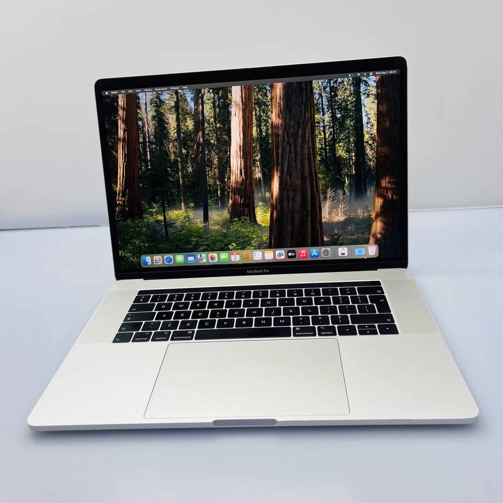 Apple MacBook Pro 15-inch "Core i9" 2.6GHz (Touch bar/2018) 16GB RAM 512GB SSD Silver (Condition: Good) - Image 2