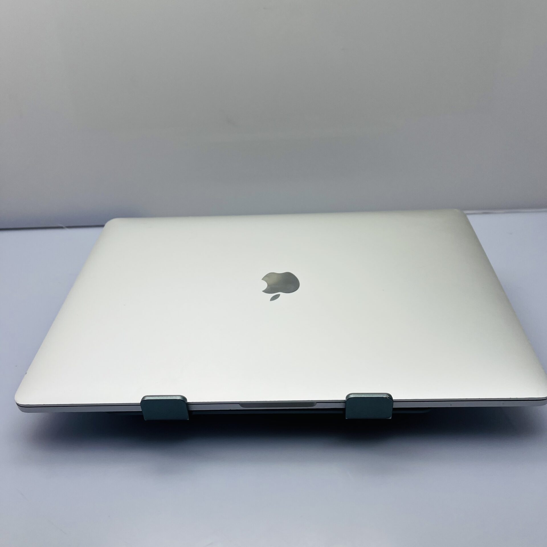 Apple MacBook Pro 15-inch "Core i9" 2.6GHz (Touch bar/2018) 16GB RAM 512GB SSD Silver (Condition: Good) - Image 5