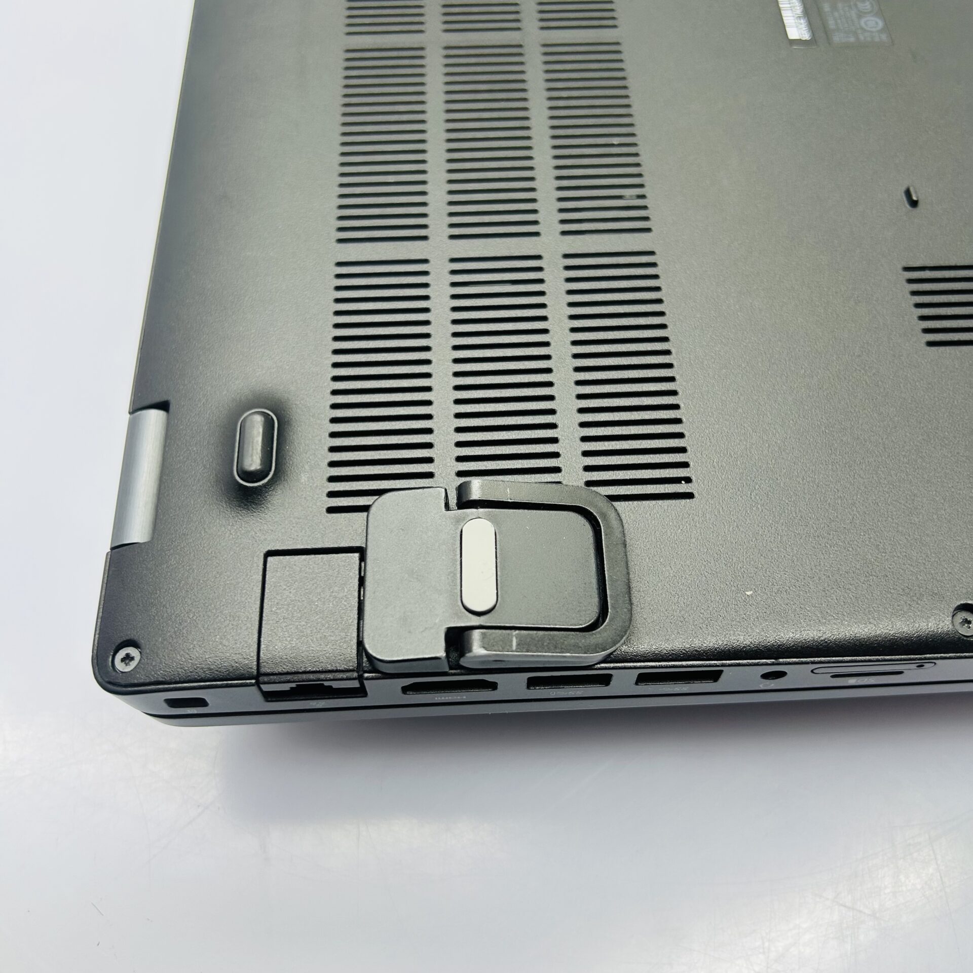 Dell Latitude 5500 "Core i7 8th Gen" 1.90GHz 16GB RAM 512GB SSD Black (Condition: Good) - Image 17