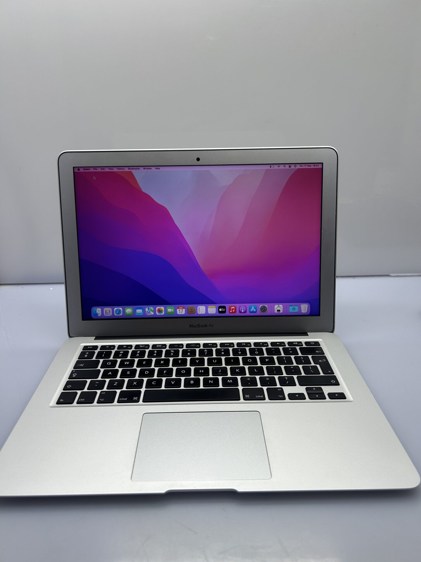 Apple MacBook Air 13-inch "Core i5" 1.8GHz (2017) 8GB RAM 128GB SSD Silver (Condition: Good) - Image 2