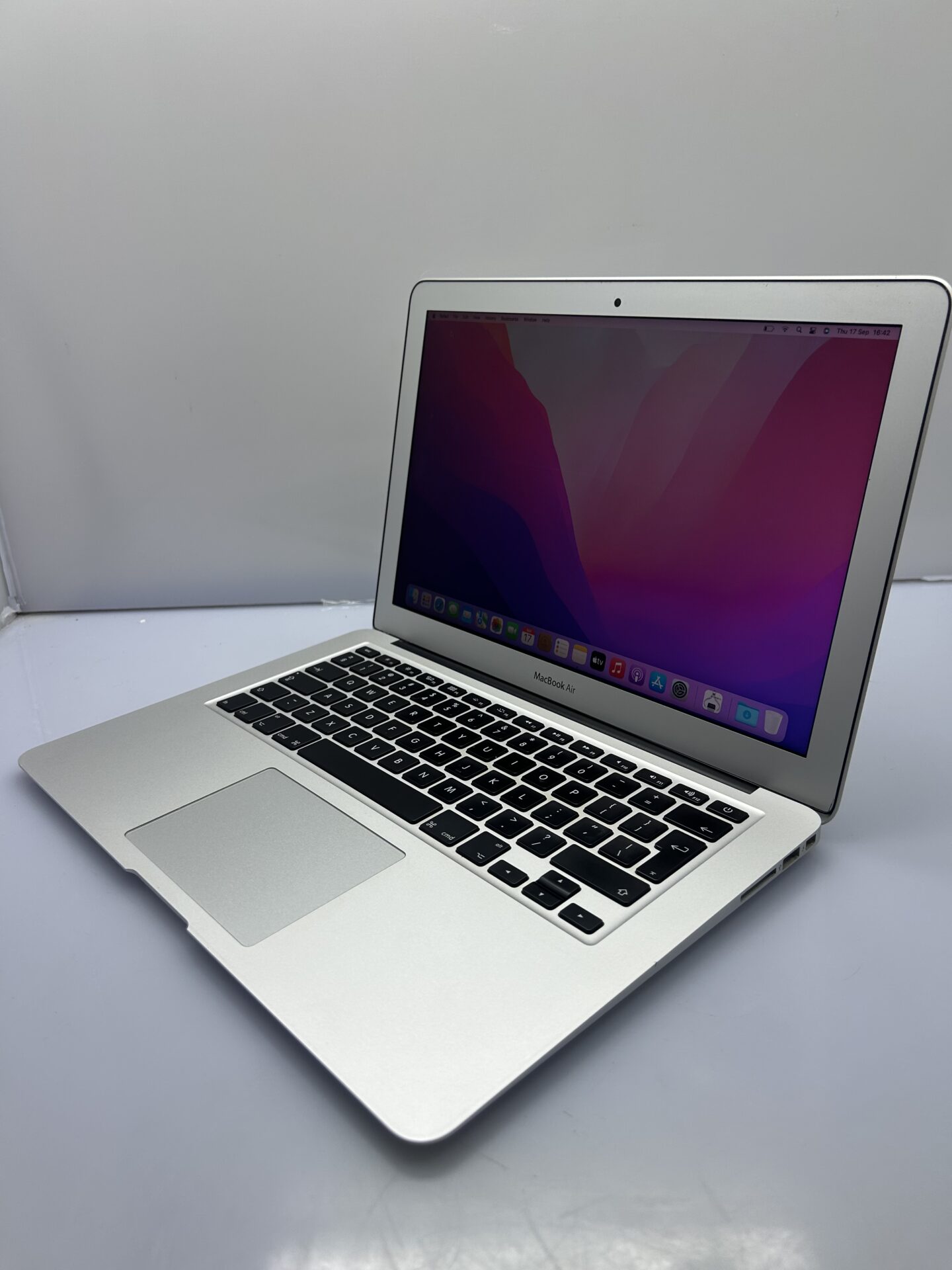 Apple MacBook Air 13-inch "Core i5" 1.8GHz (2017) 8GB RAM 128GB SSD Silver (Condition: Good) - Image 3