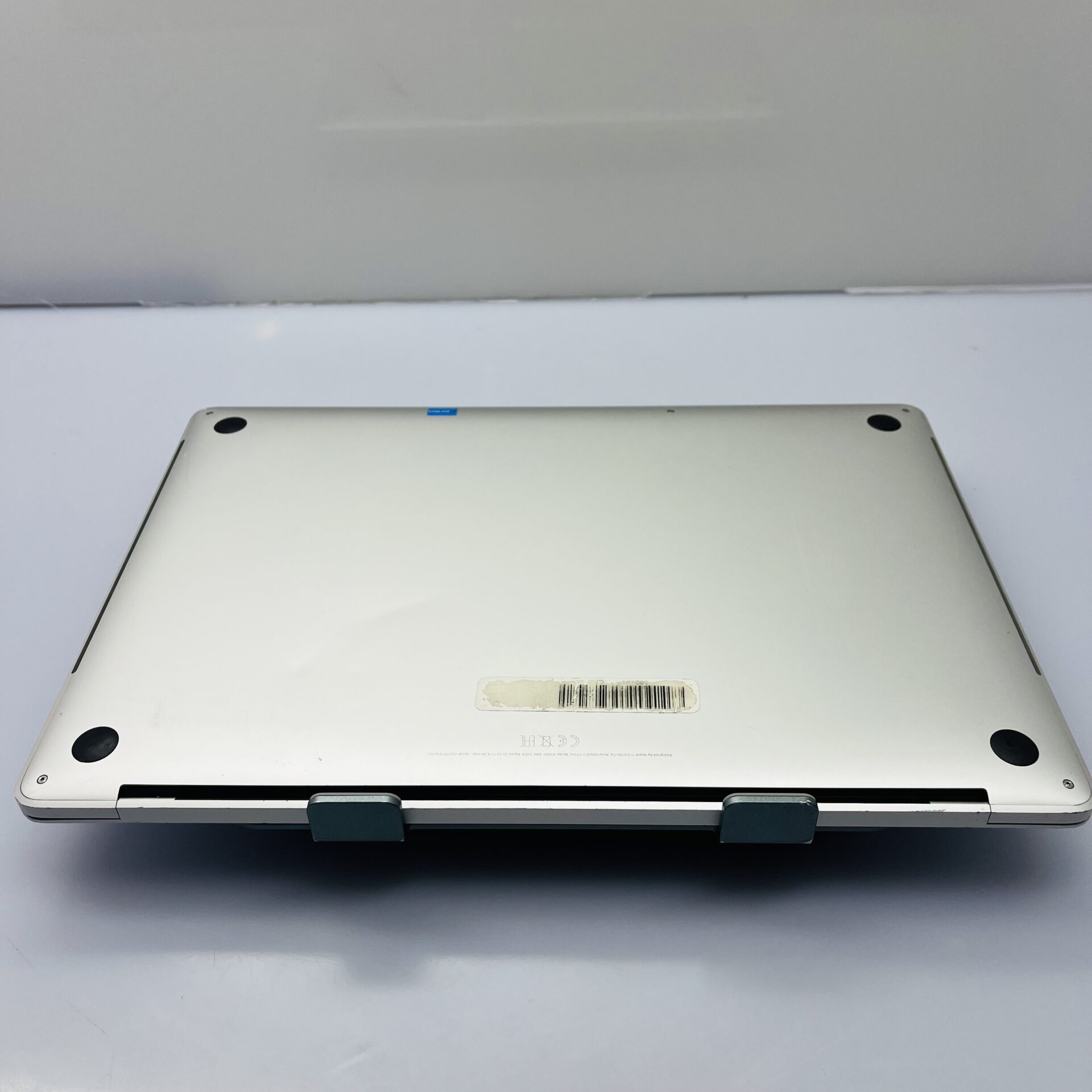 Apple MacBook Pro 15-inch "Core i9" 2.6GHz (Touch bar/2018) 16GB RAM 512GB SSD Silver (Condition: Good) - Image 9
