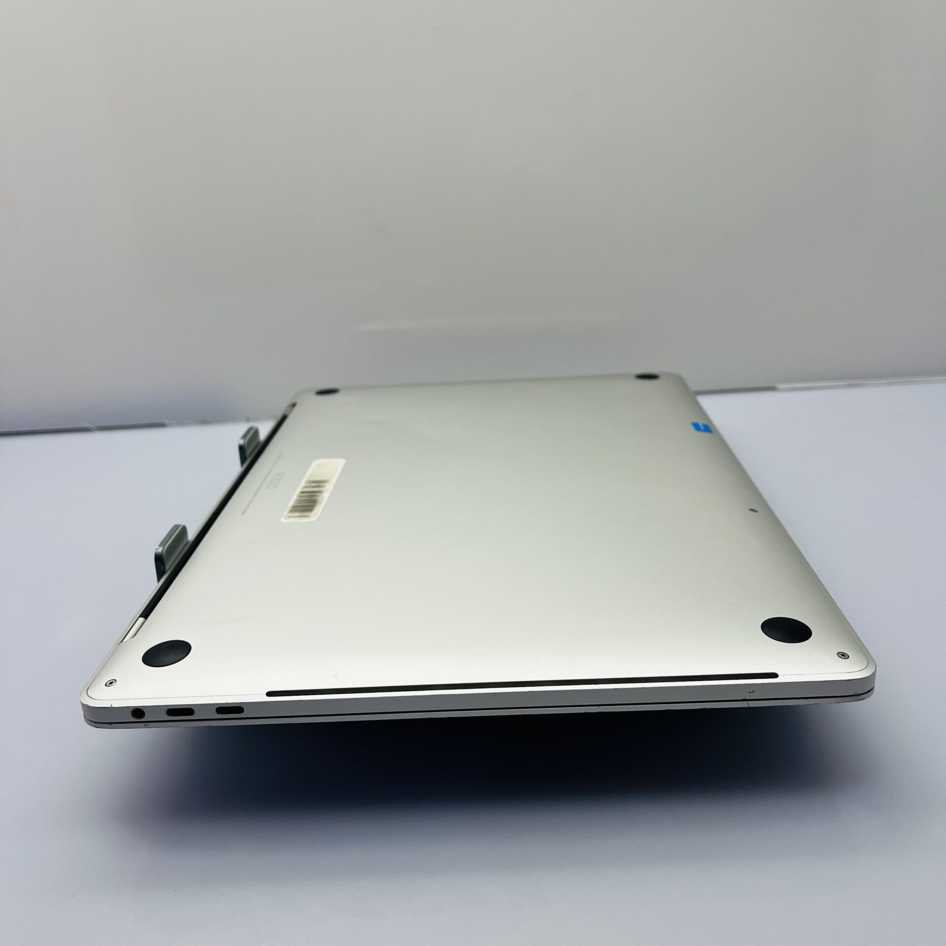 Apple MacBook Pro 15-inch "Core i9" 2.6GHz (Touch bar/2018) 16GB RAM 512GB SSD Silver (Condition: Good) - Image 11