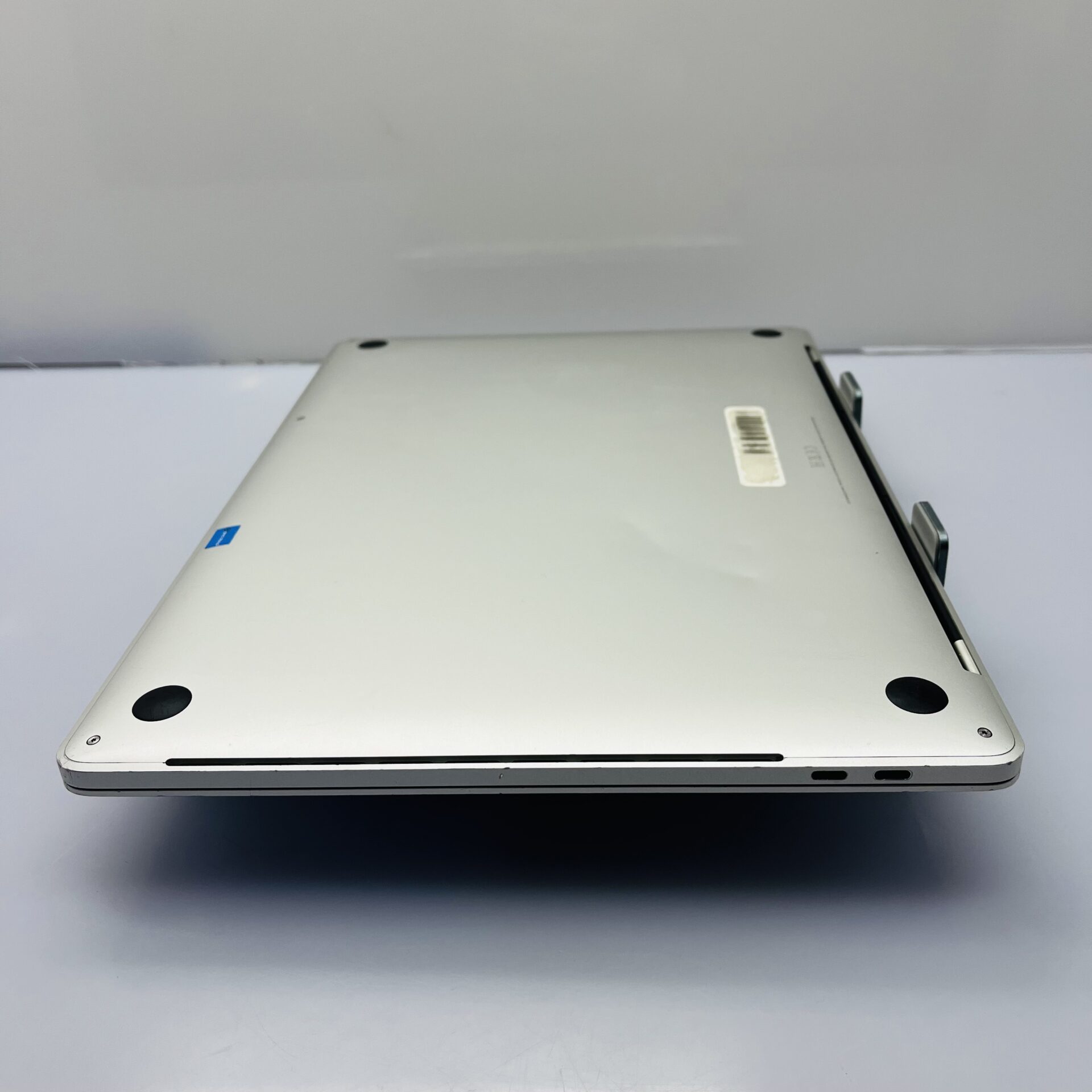 Apple MacBook Pro 15-inch "Core i9" 2.6GHz (Touch bar/2018) 16GB RAM 512GB SSD Silver (Condition: Good) - Image 12