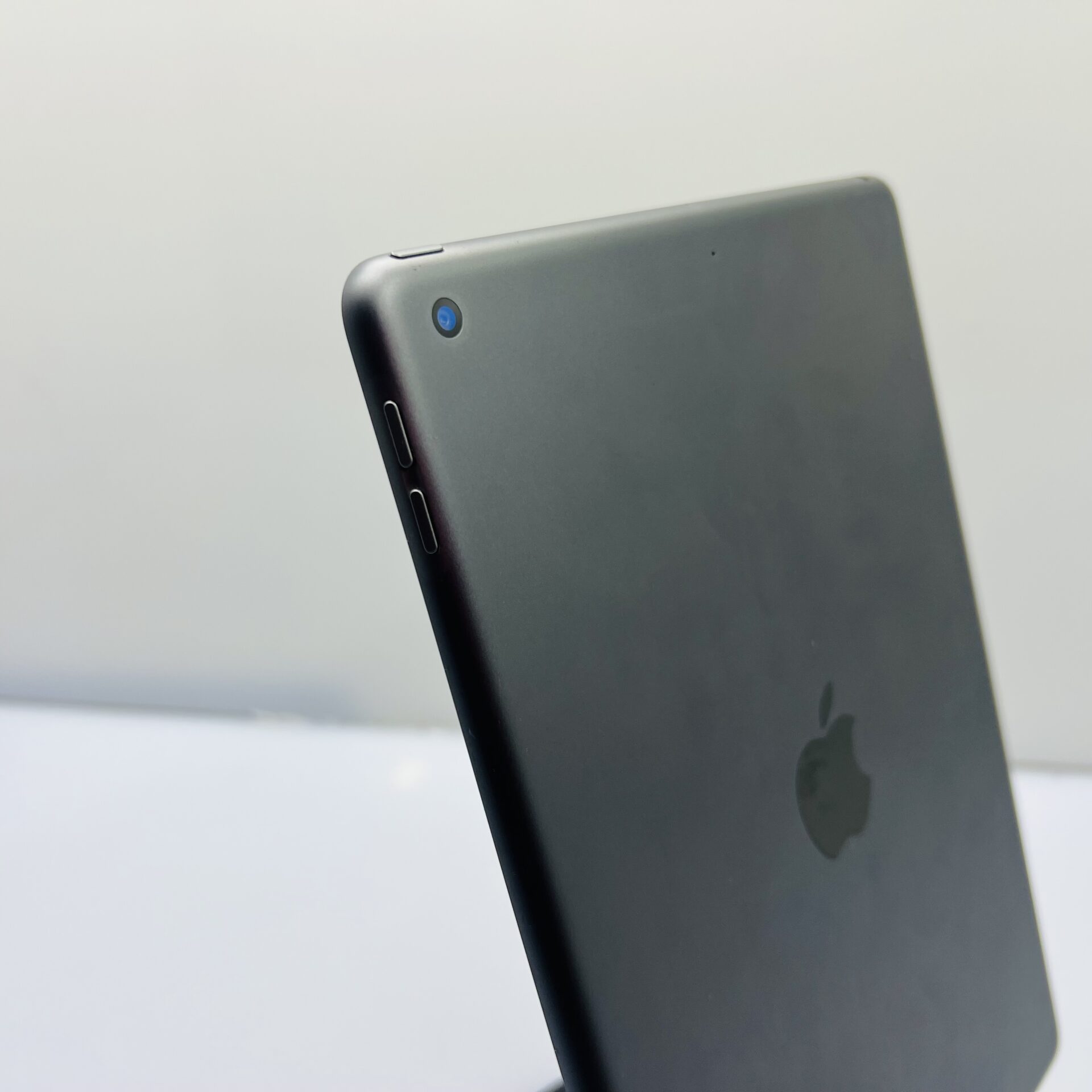Apple iPad 10.2″ 7th Gen 32GB (WiFi Only) Space Gray (Condition: Good) - Image 10