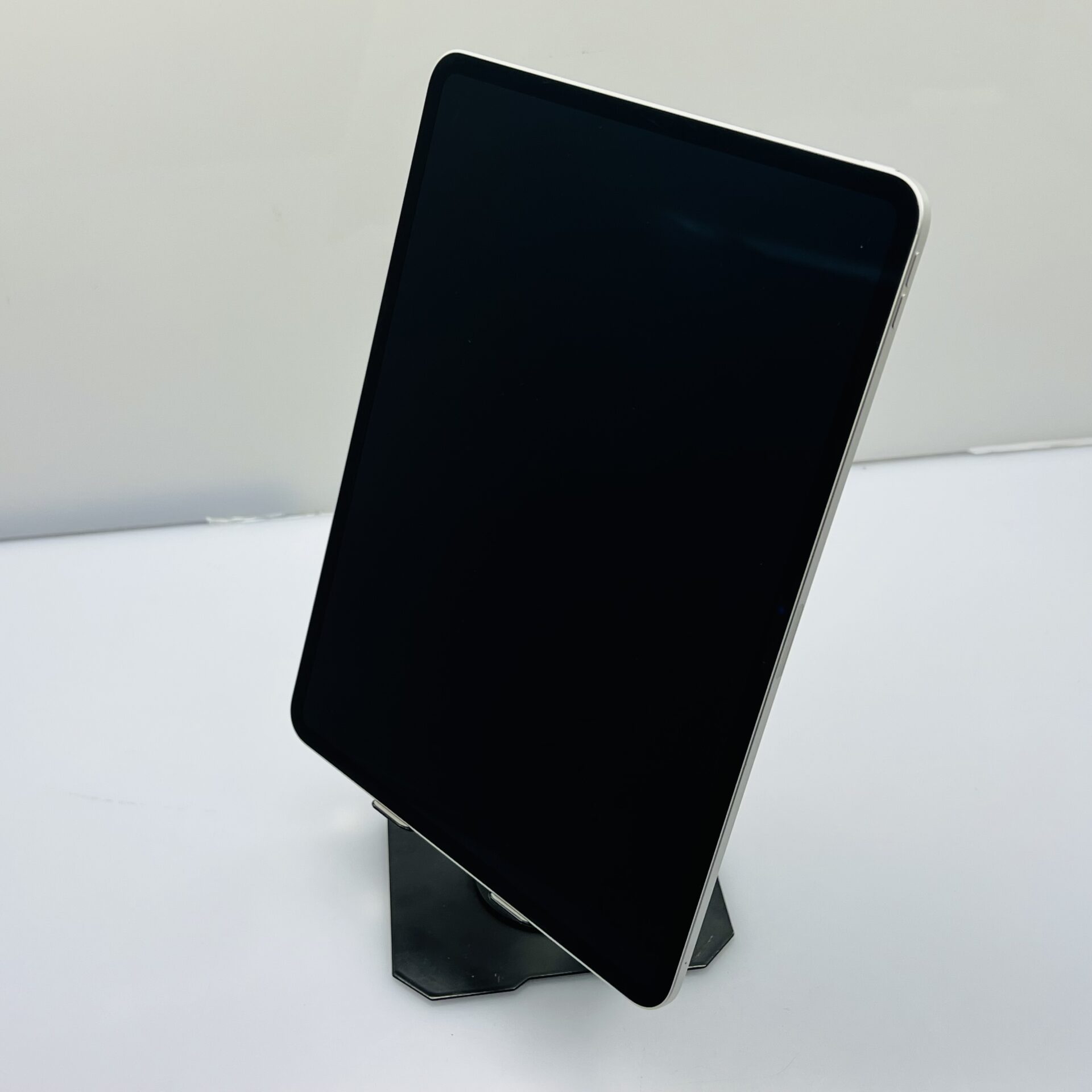 Apple iPad Pro 13" M4 (WiFi Only) 1TB Silver - Small Dead Spots (Condition: Good) - Image 7