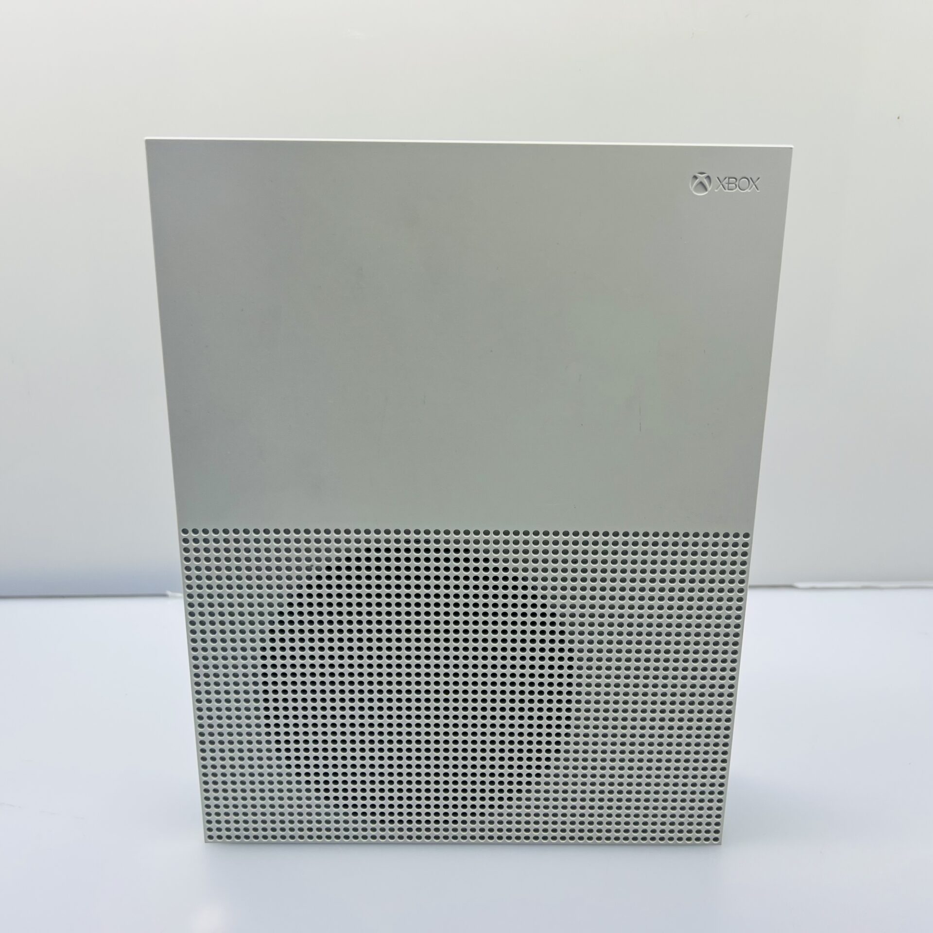 Microsoft Xbox One S 500GB White + HDMI Cable + Power Cable + Controller + 3 Games (Condition: Good) - Image 2